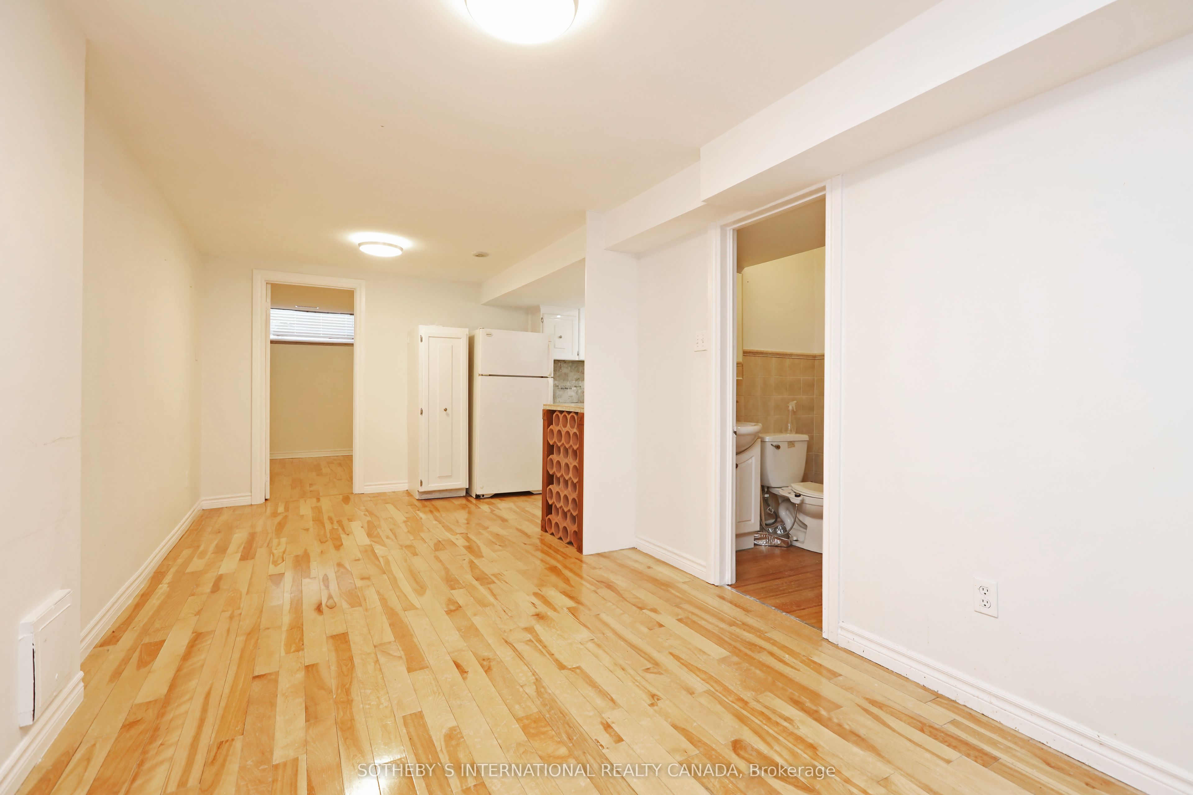 212 Glebemount Avenue Lower, Toronto, ON M4C 3T1 photo 5