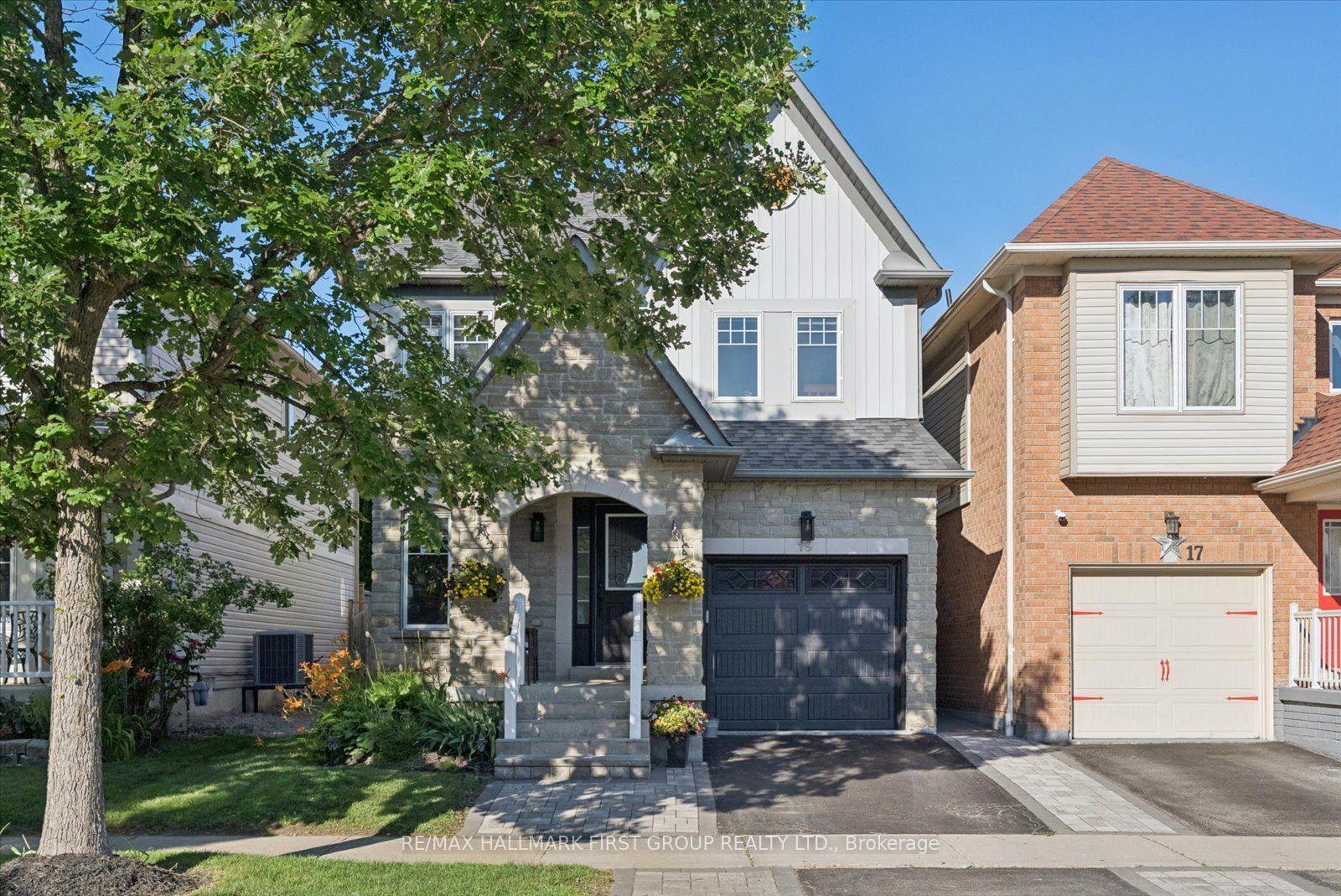 19 Harrongate Place, Whitby, ON L1R 3E8