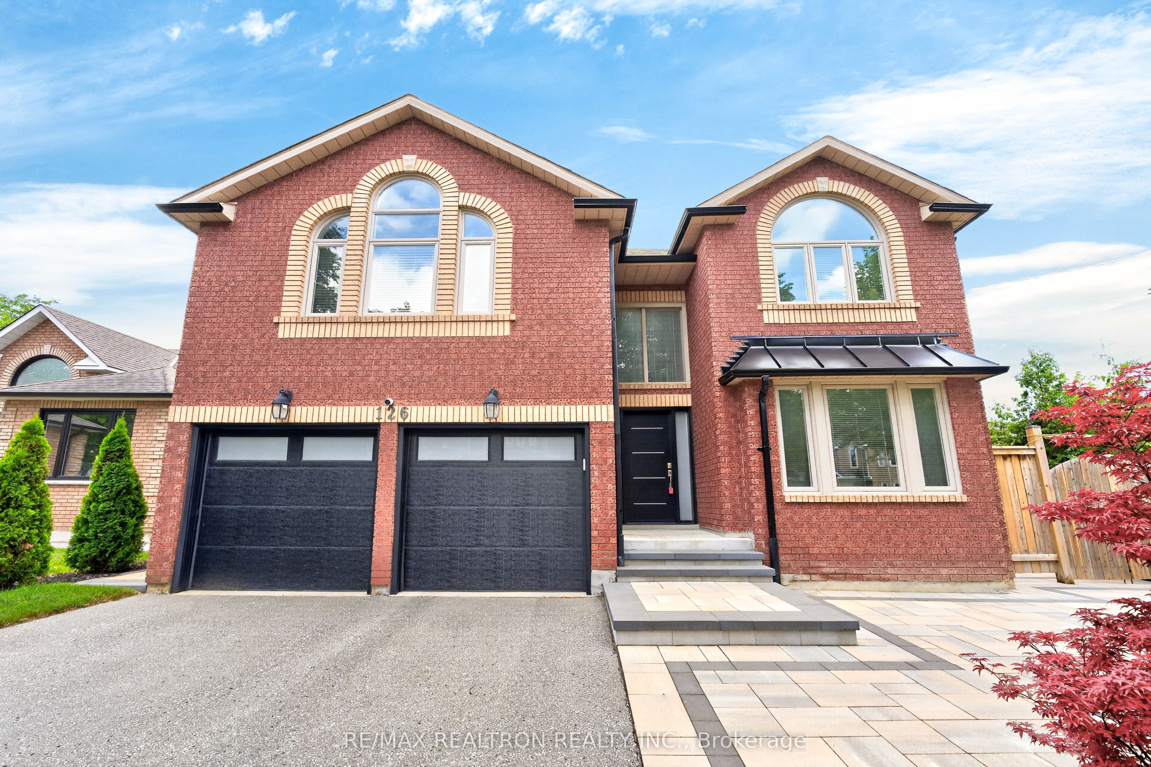 126 Old Colony Drive, Whitby, ON L1R 2A5 photo 2