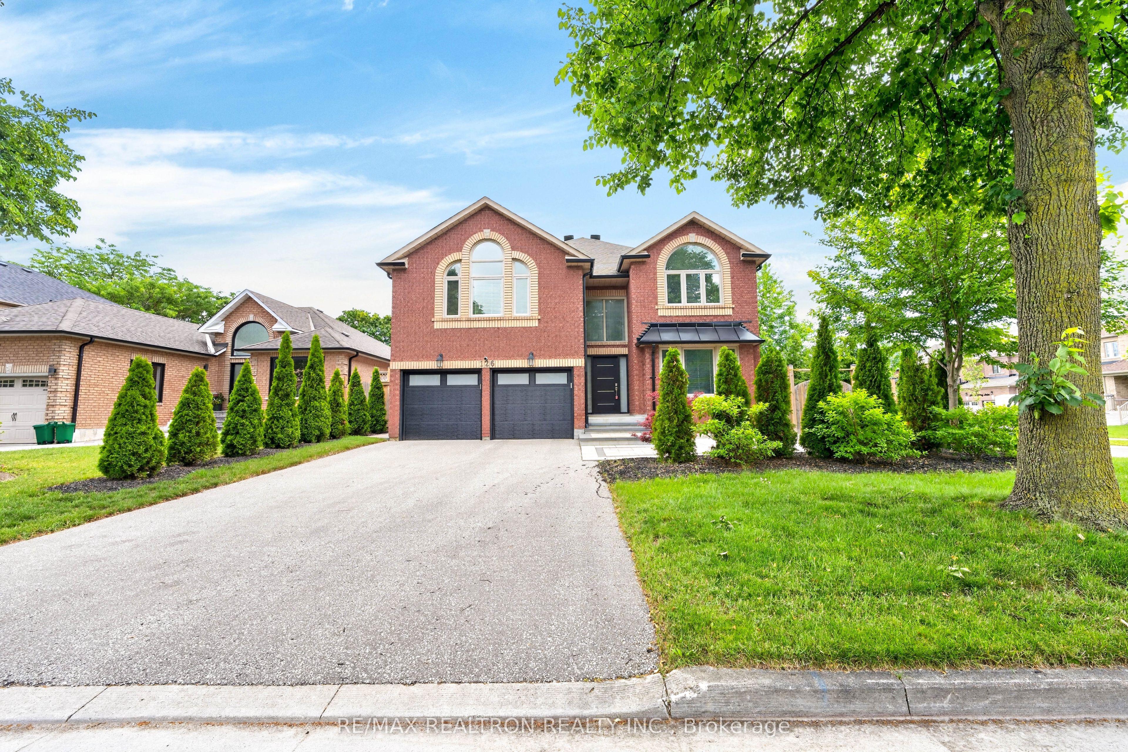 126 Old Colony Drive, Whitby, ON L1R 2A5 photo 3