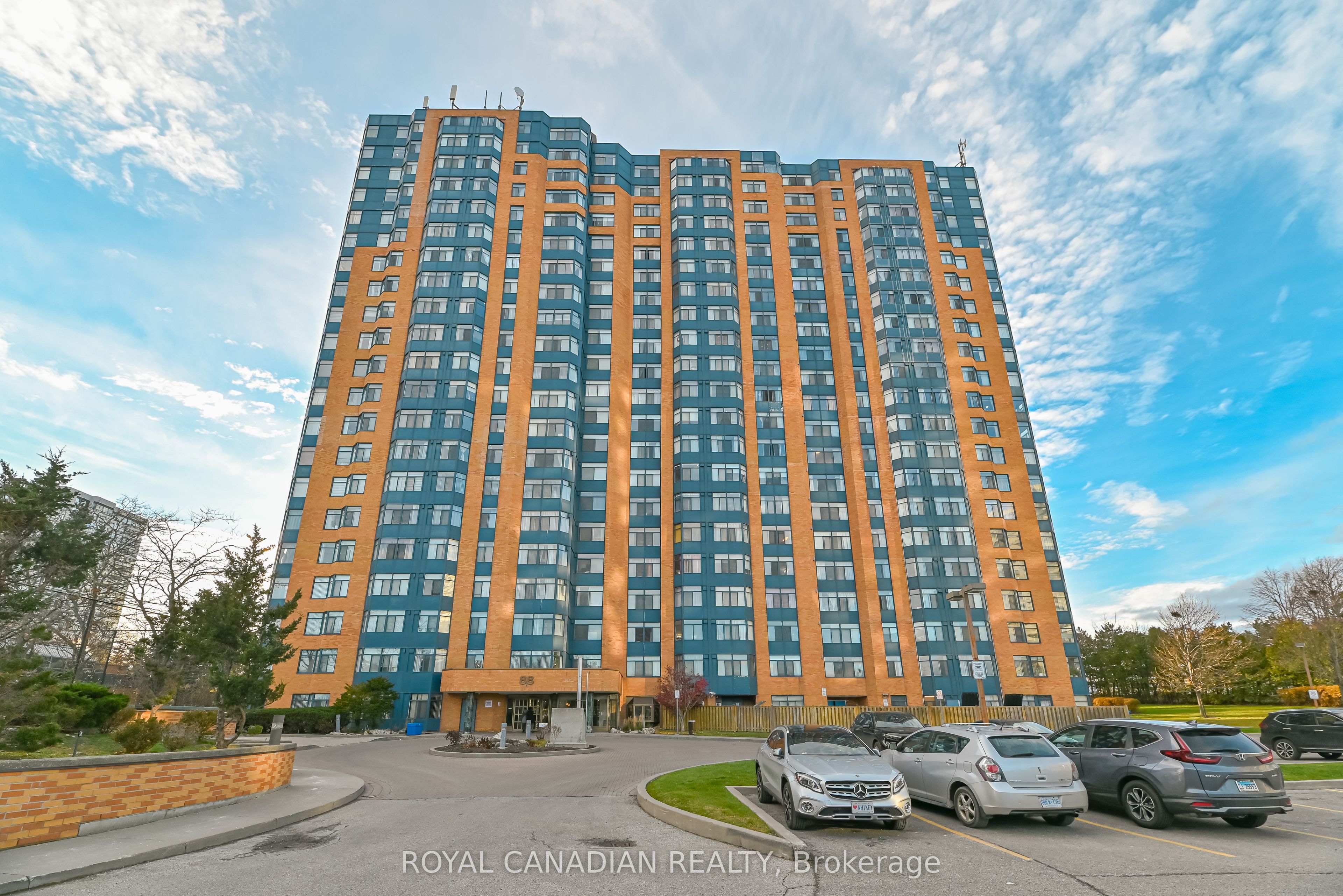 88 Alton Towers Circle 703, Toronto, ON M1V 5C5