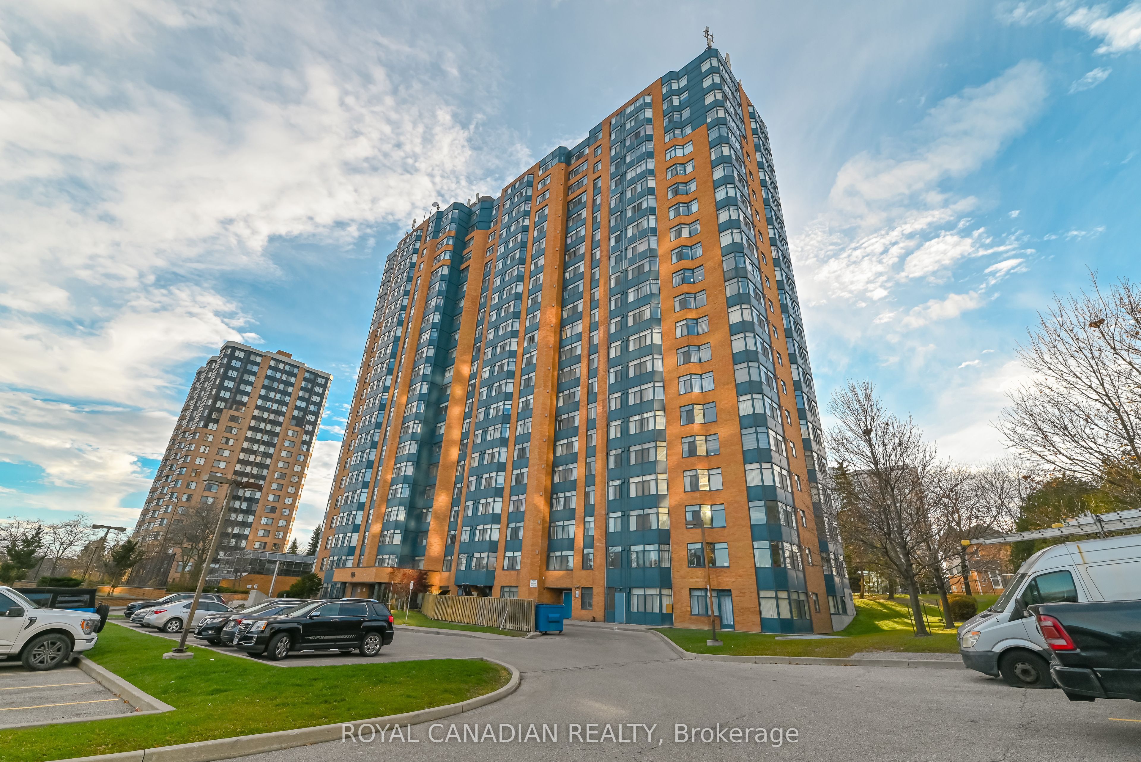 88 Alton Towers Circle 703, Toronto, ON M1V 5C5 photo 2