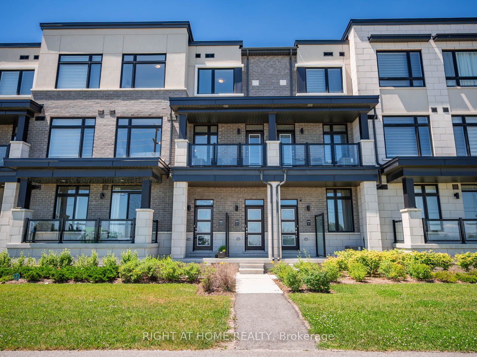 2550 Castlegate Crossing 403, Pickering, ON L1X 0H6 photo 2