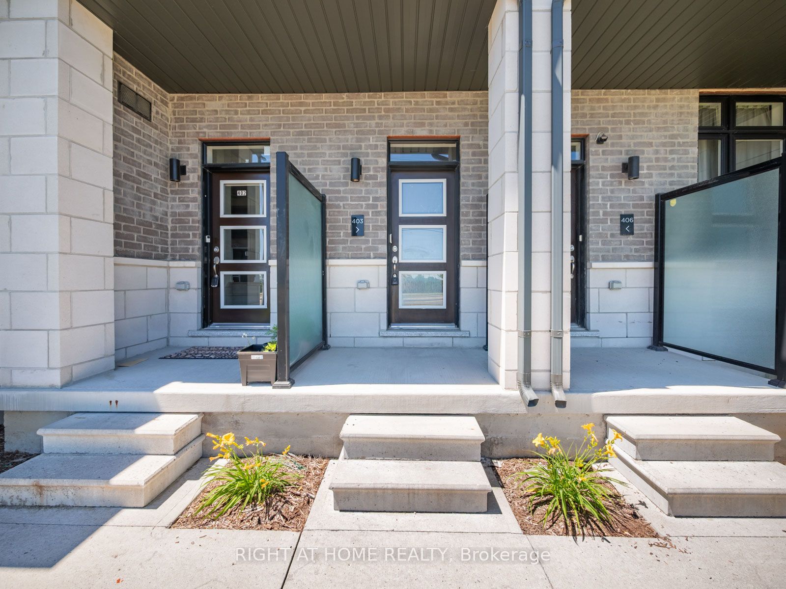 2550 Castlegate Crossing 403, Pickering, ON L1X 0H6 photo 3