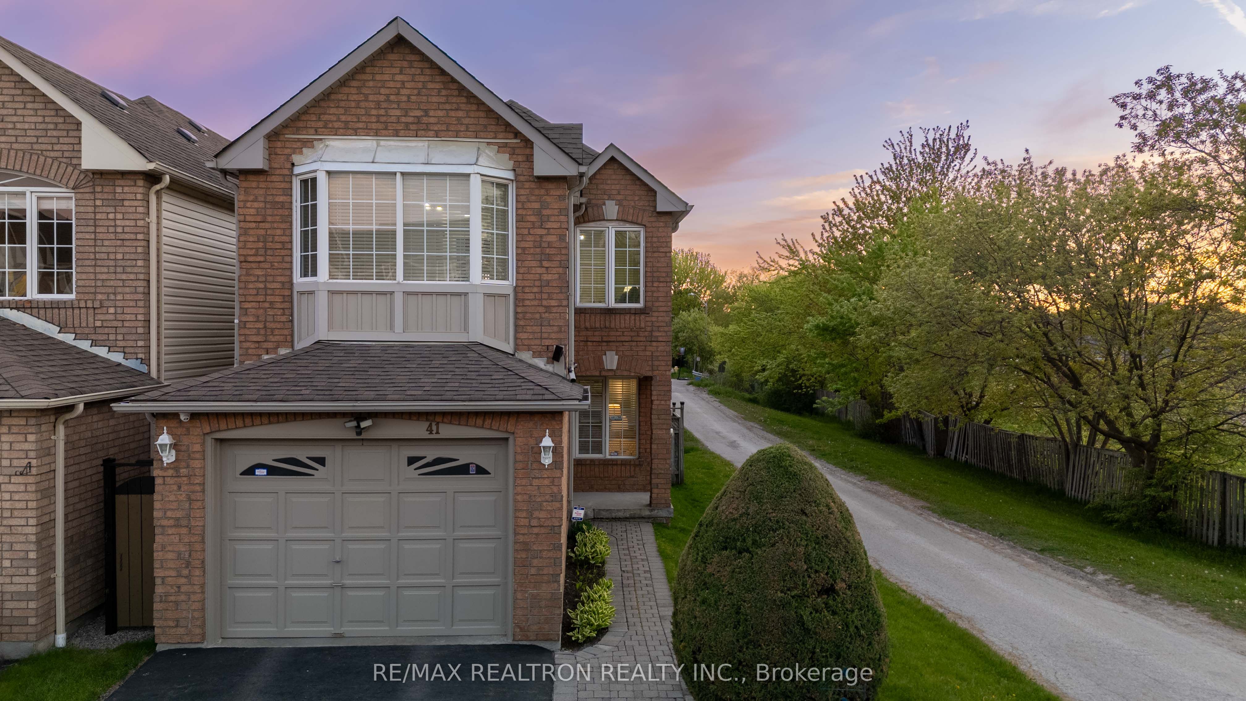 41 Lax Avenue, Ajax, ON L1Z 1G7 photo 2