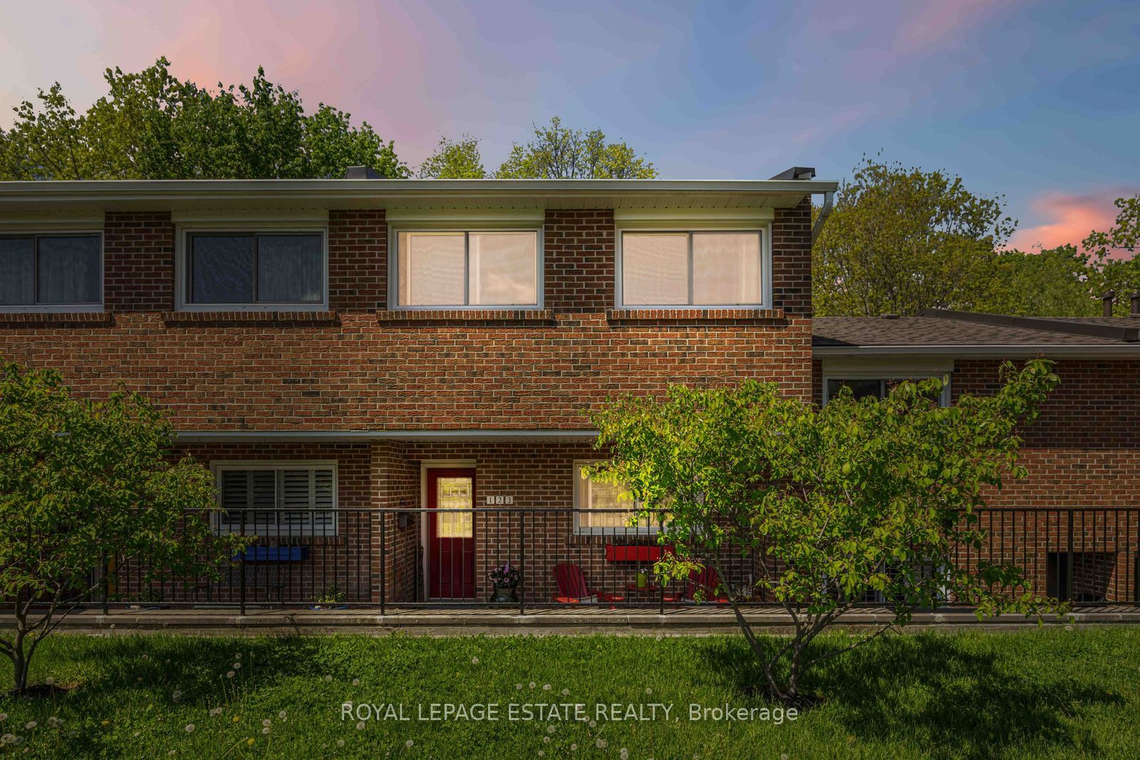 90 Edgewood Avenue 123, Toronto, ON M4L 3H1