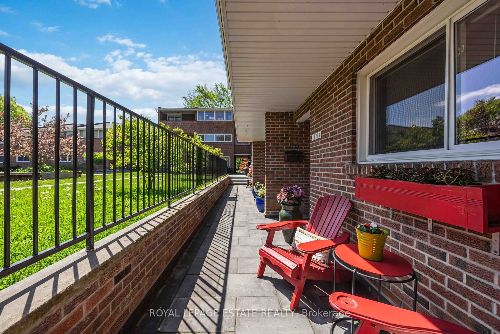90 Edgewood Avenue 123, Toronto, ON M4L 3H1 photo 2