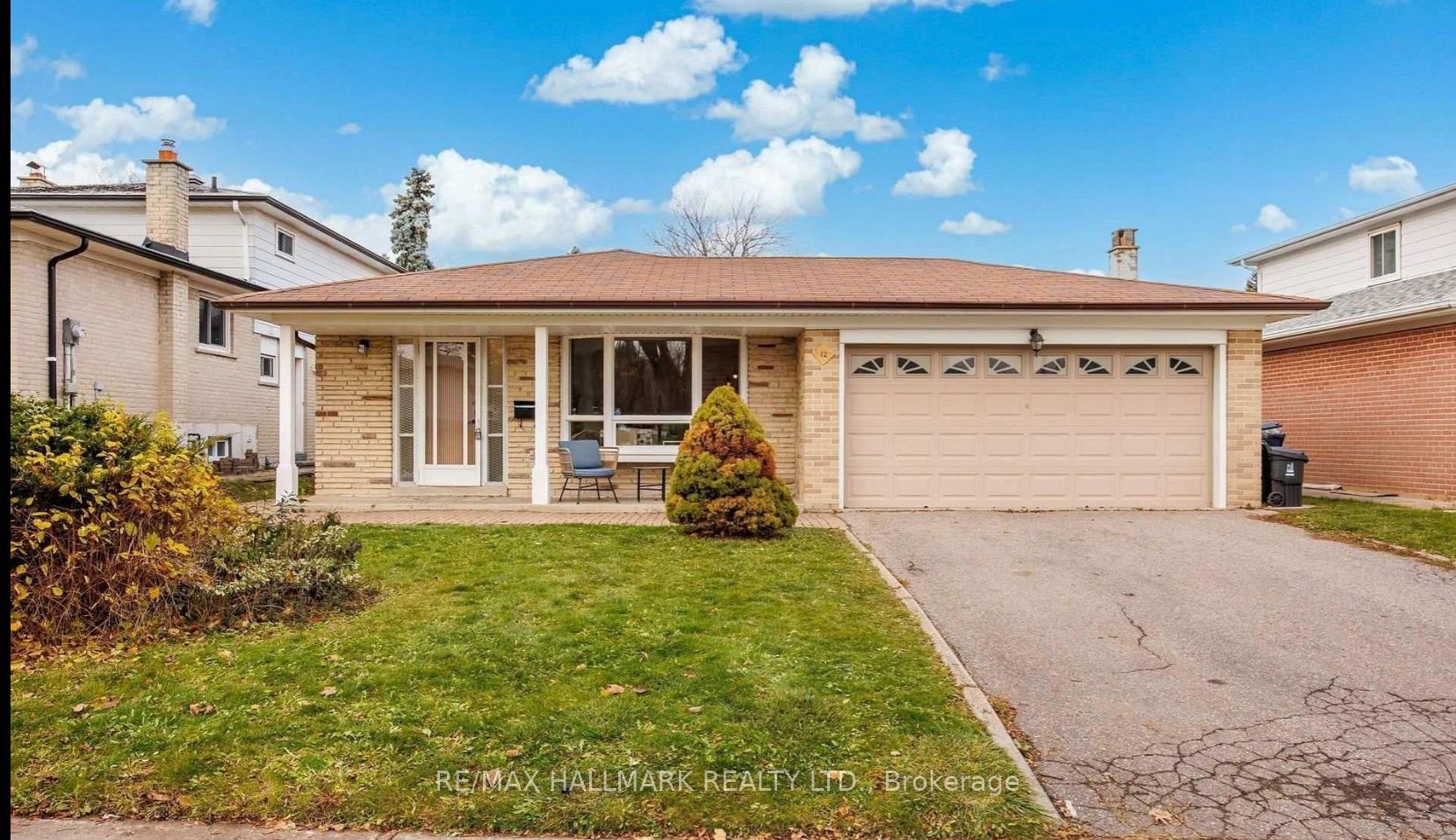 12 Wardencourt Drive Lower, Toronto, ON M1T 2H3