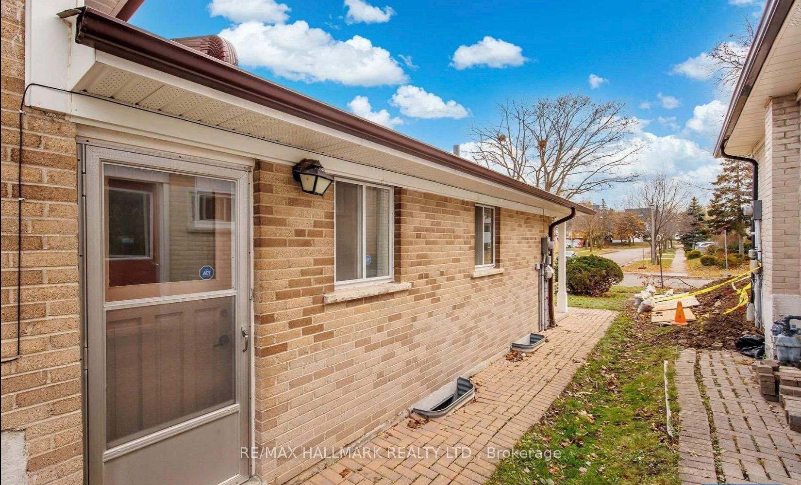 12 Wardencourt Drive Lower, Toronto, ON M1T 2H3 photo 2
