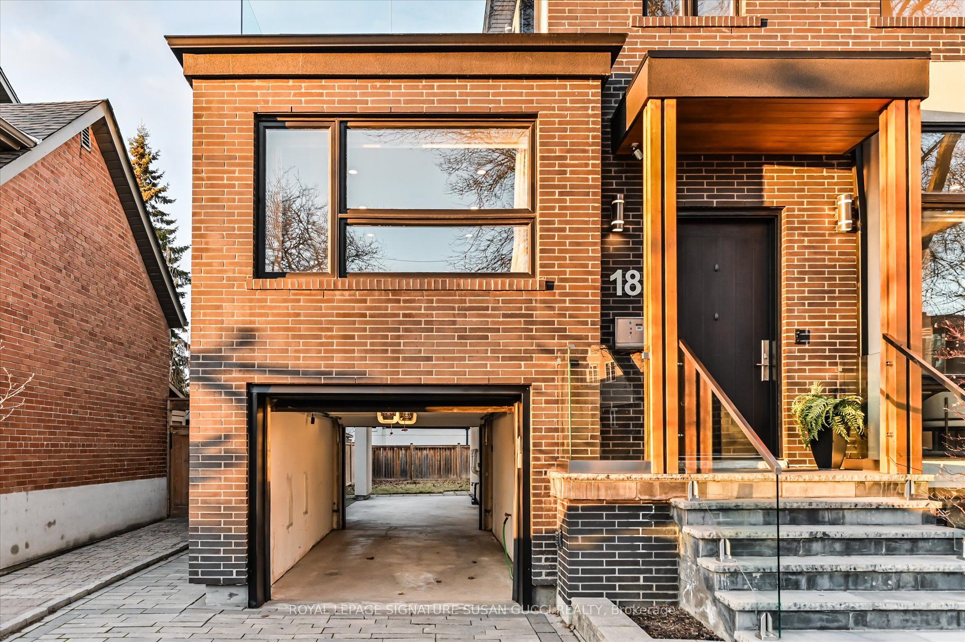 18 Ferris Road, Toronto, ON M4B 1G1 photo 2