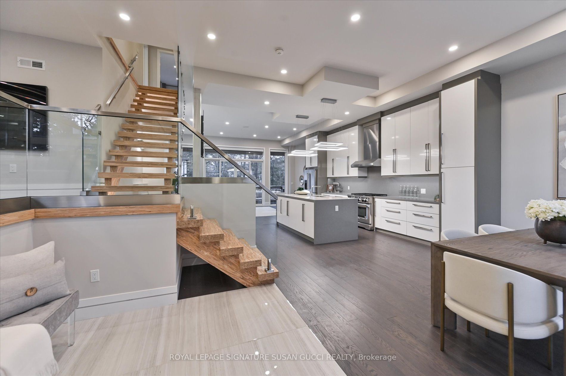 18 Ferris Road, Toronto, ON M4B 1G1 photo 3