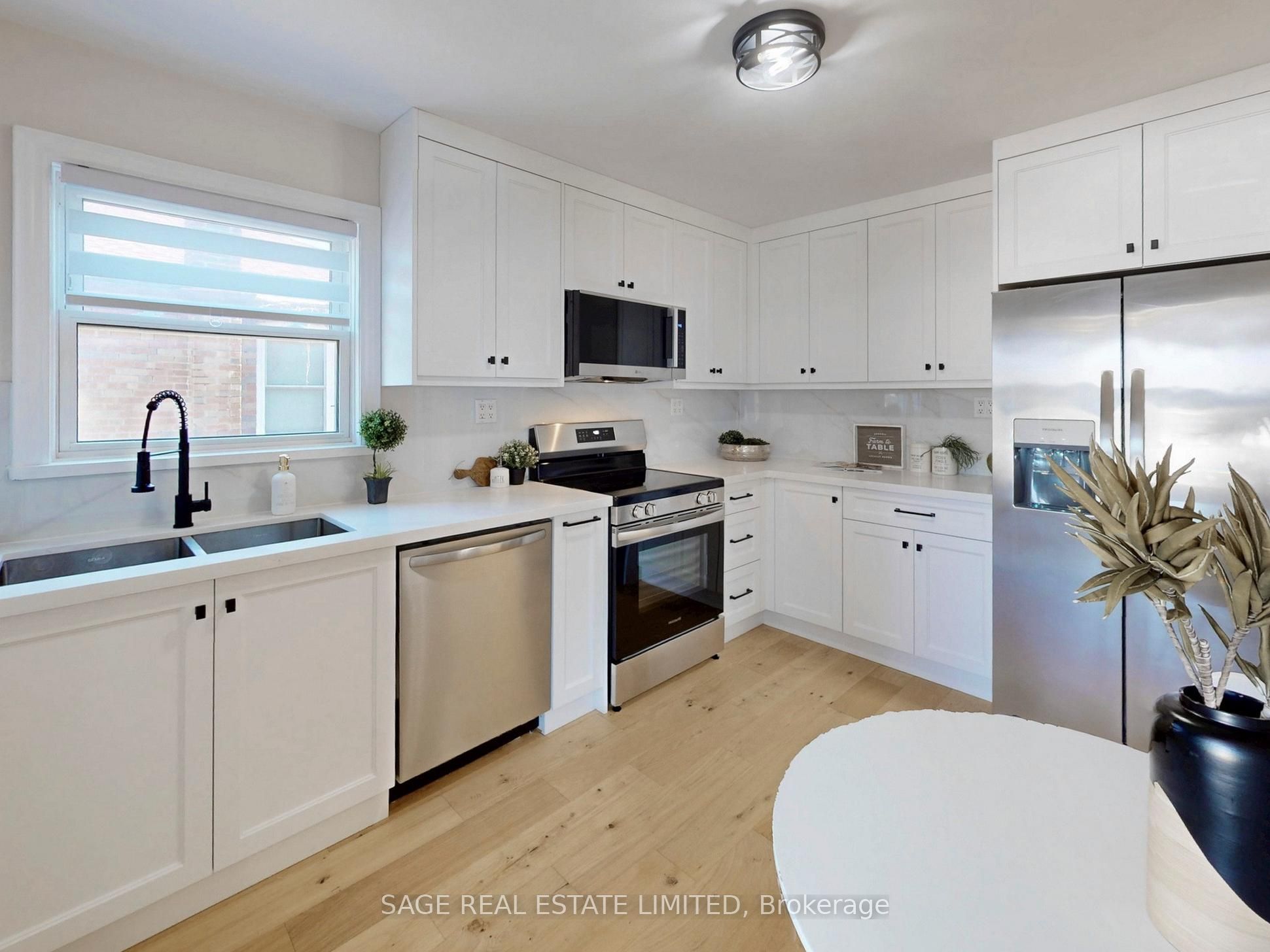 8 Lombardy Crescent, Toronto, ON M1K 4N8 photo 2