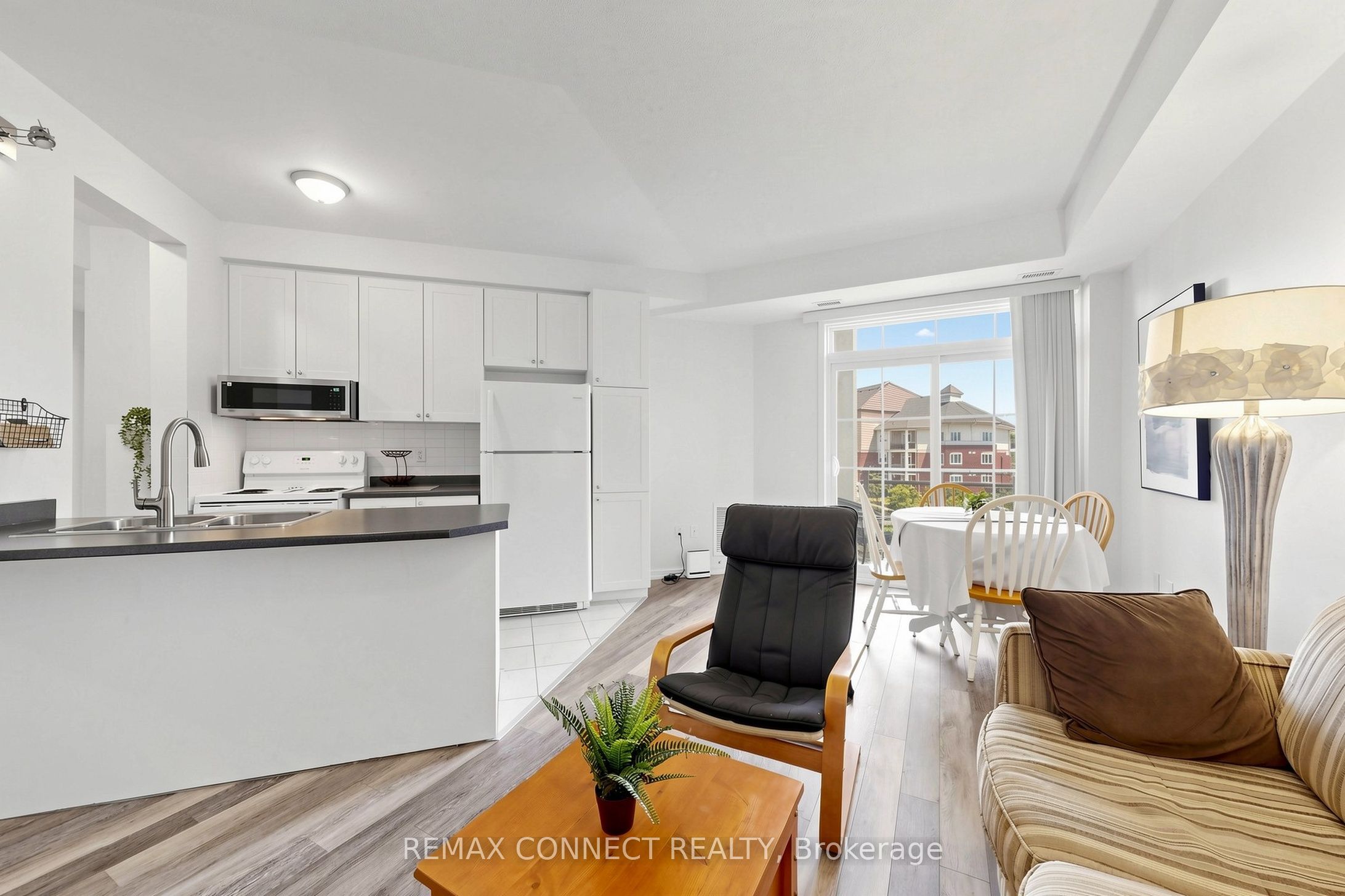 84 Aspen Springs Drive 307, Clarington, ON L1C 0V3 photo 5