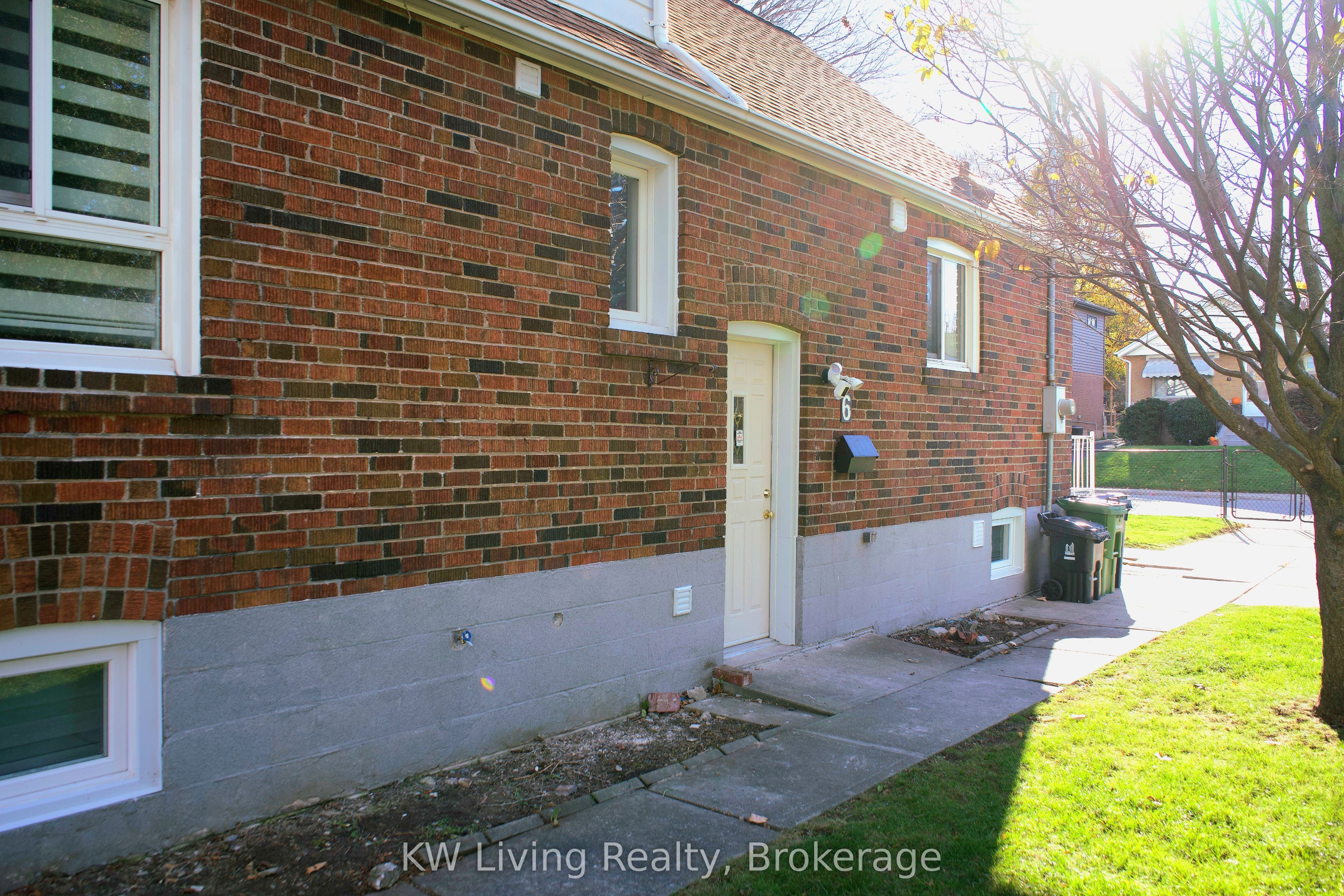 6 Gardens Crescent Bsmt, Toronto, ON M4B 1T5 photo 2
