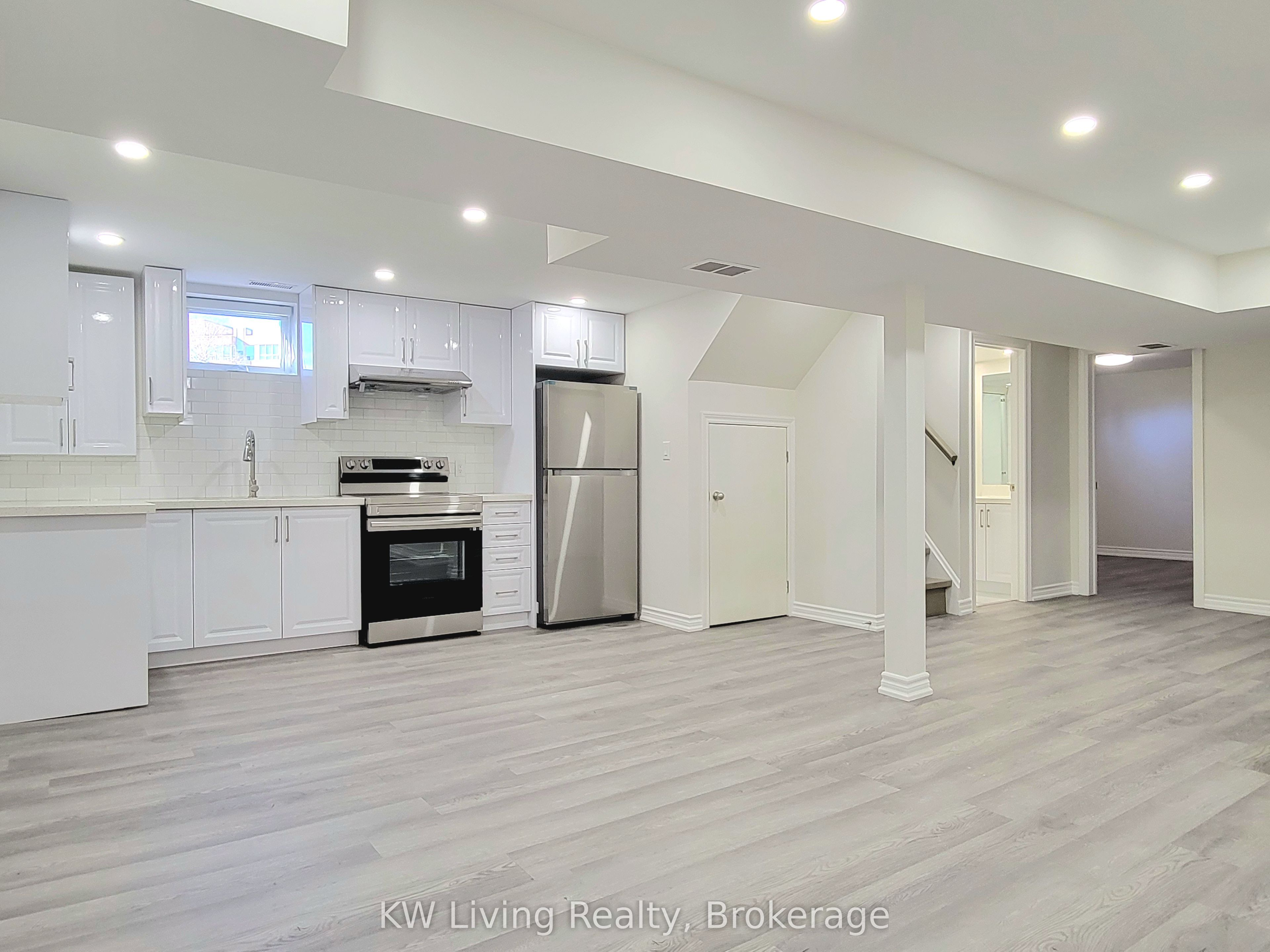 6 Gardens Crescent Bsmt, Toronto, ON M4B 1T5 photo 3