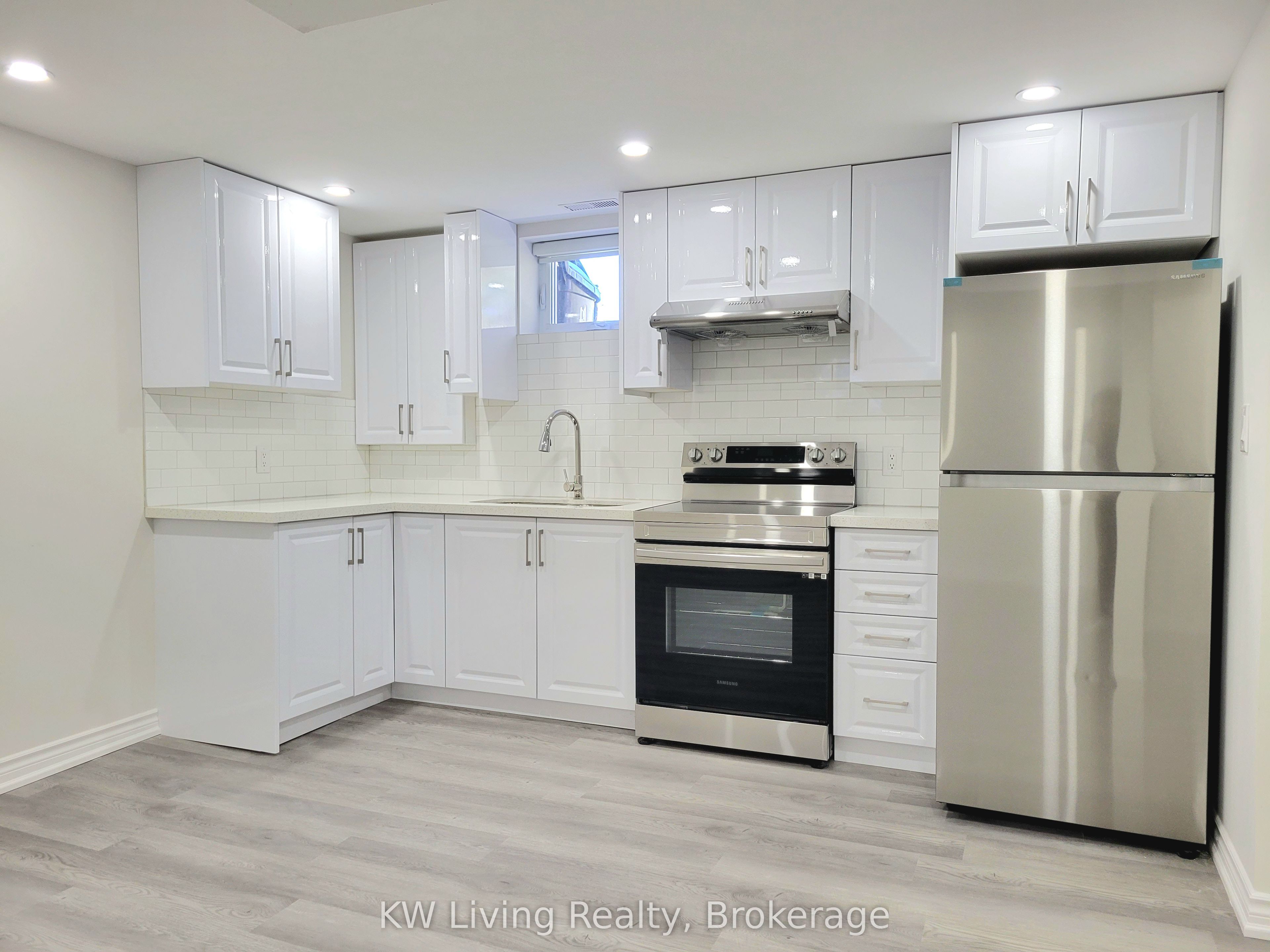 6 Gardens Crescent Bsmt, Toronto, ON M4B 1T5 photo 4