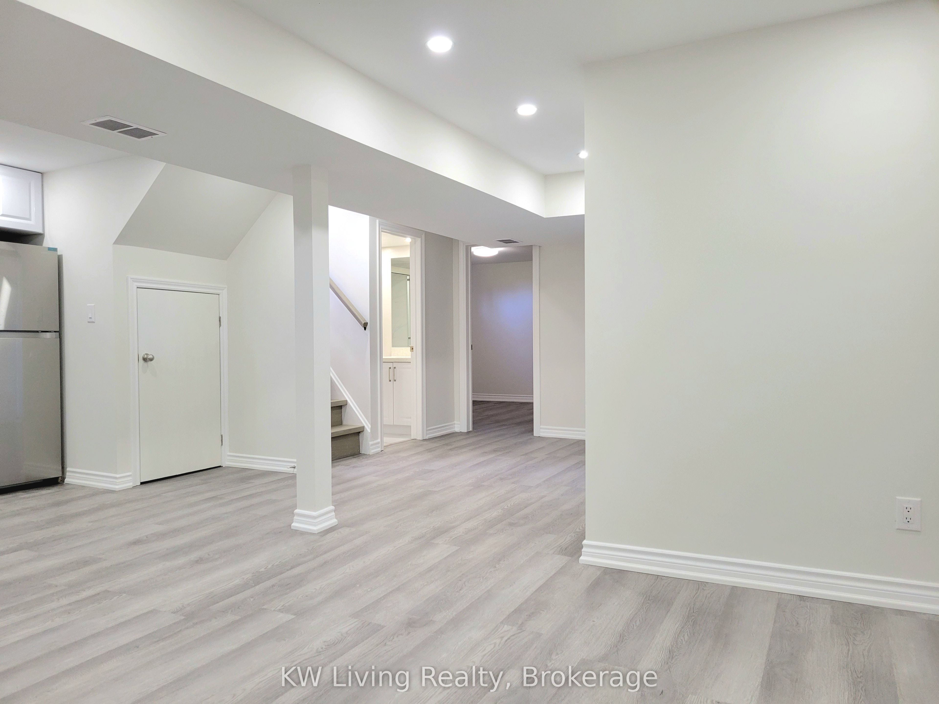 6 Gardens Crescent Bsmt, Toronto, ON M4B 1T5 photo 5