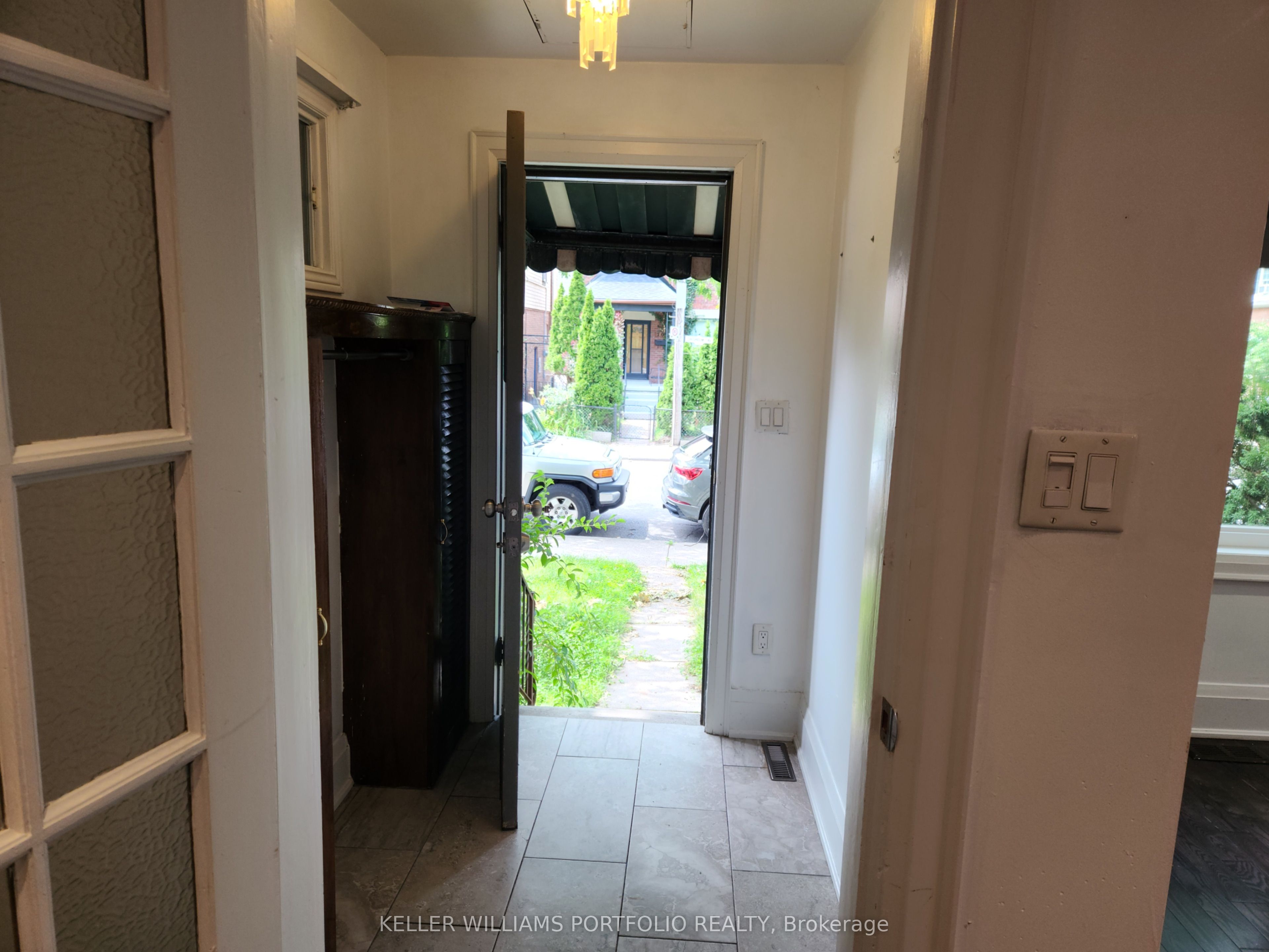 71 Chisholm Avenue, Toronto, ON M4C 4V1 photo 4