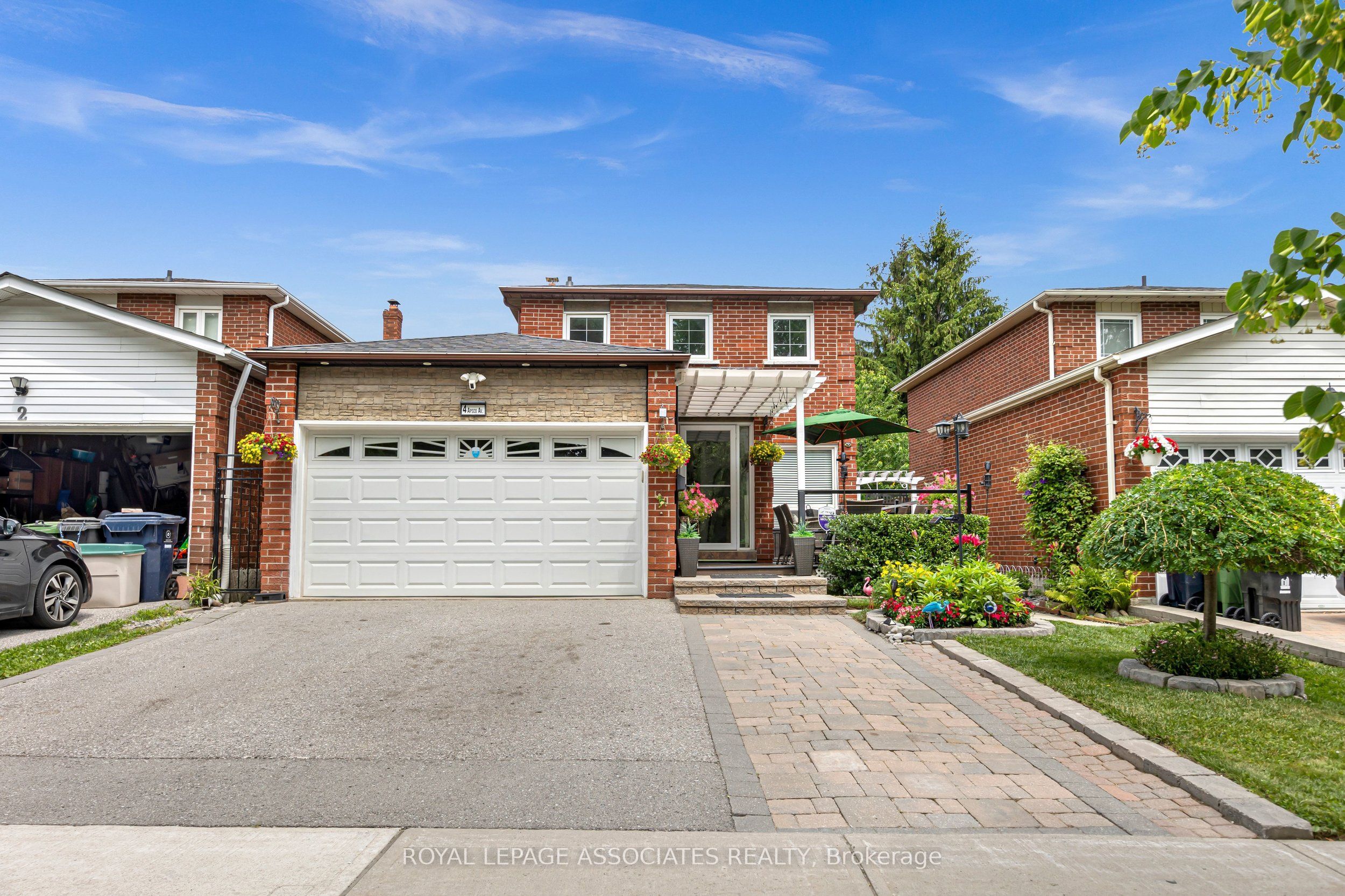4 Apsco Avenue, Toronto, ON M1E 5A8