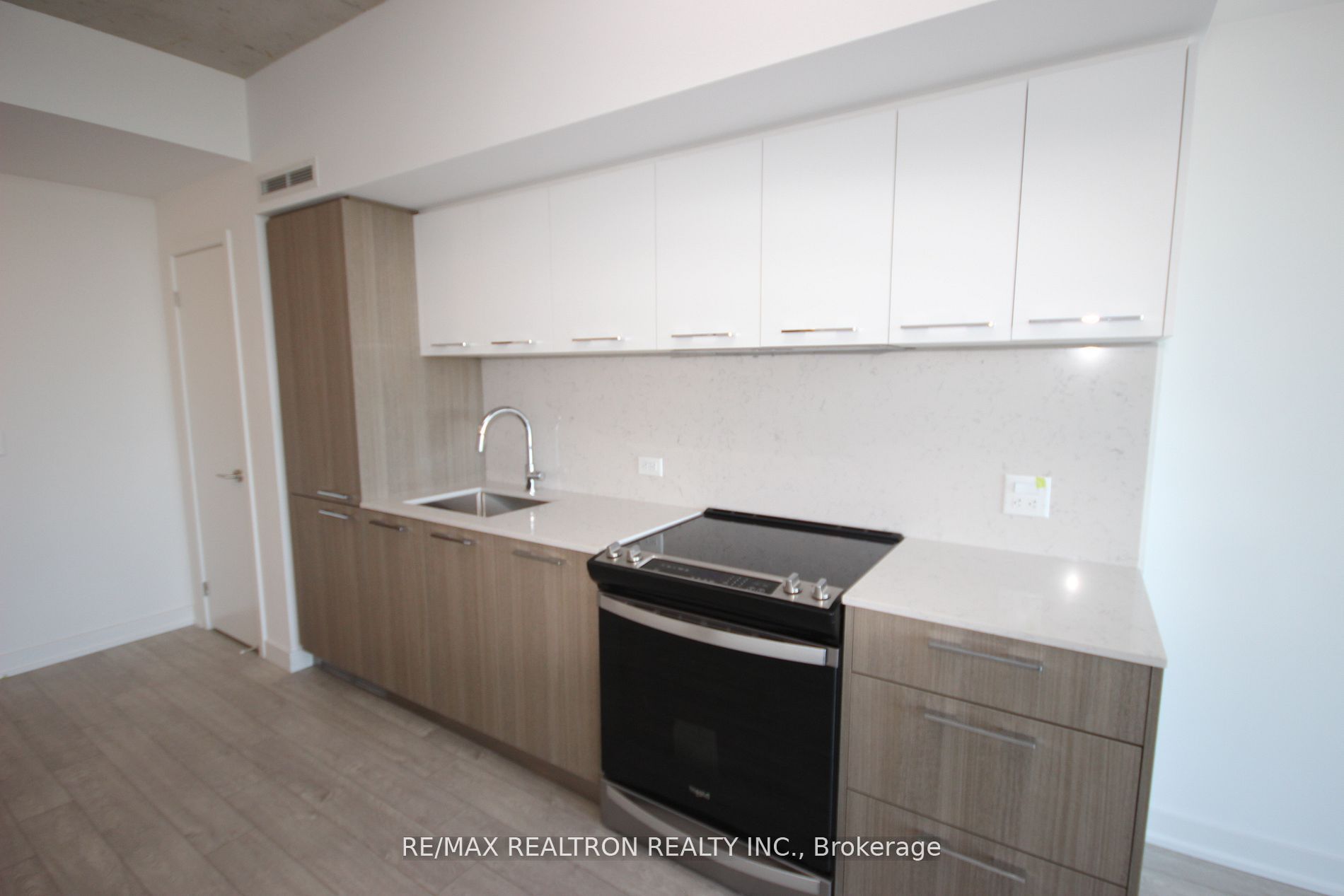 45 Baseball Place 1307, Toronto, ON M4M 0H1 photo 5