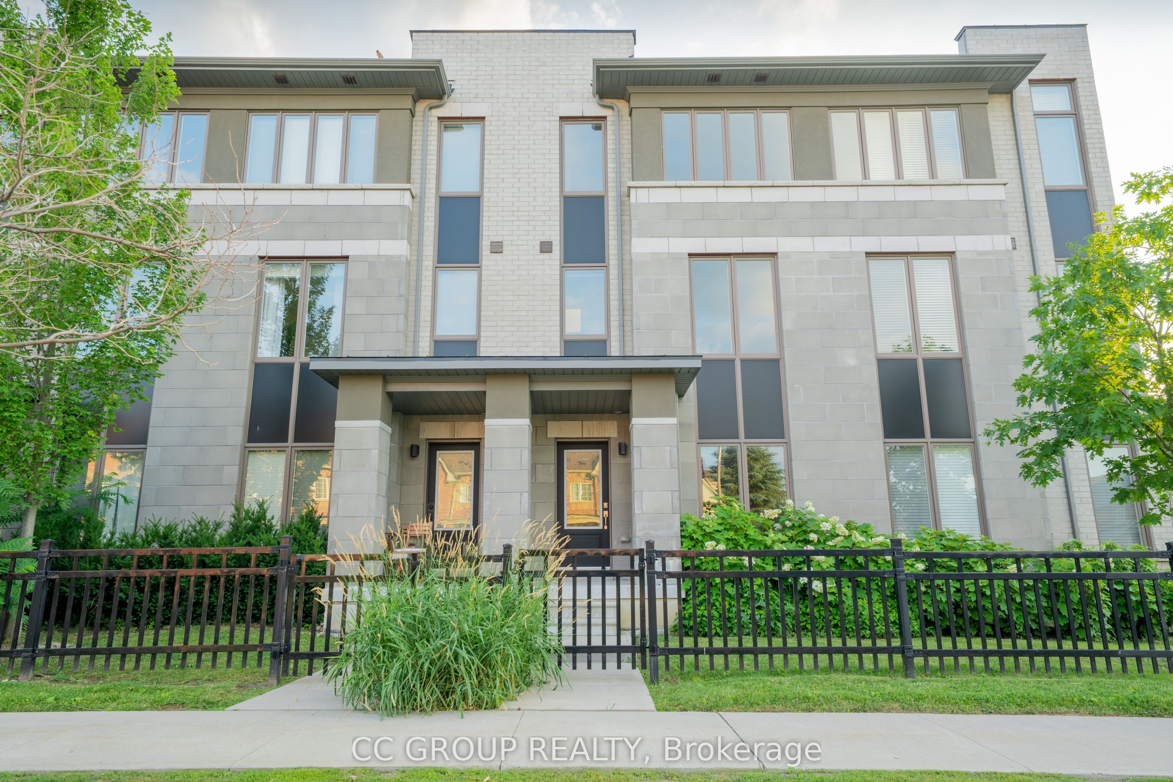 3 Donald Fleming Way, Whitby, ON L1R 0N8 photo 2