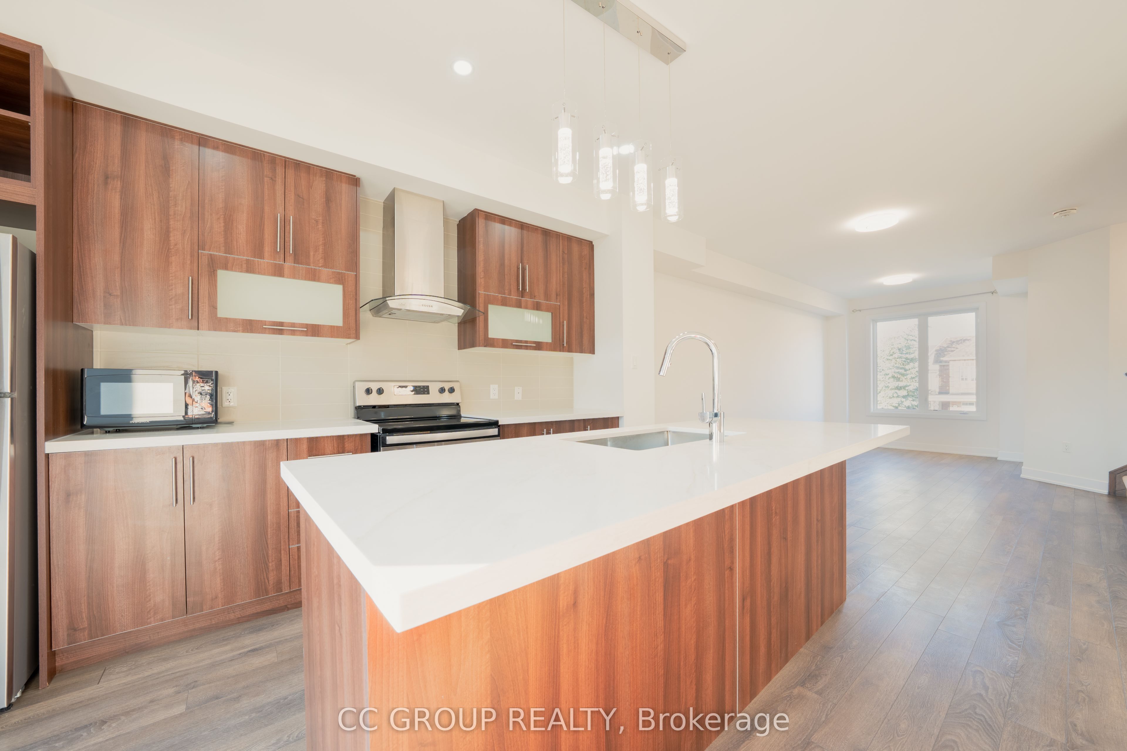 3 Donald Fleming Way, Whitby, ON L1R 0N8 photo 4