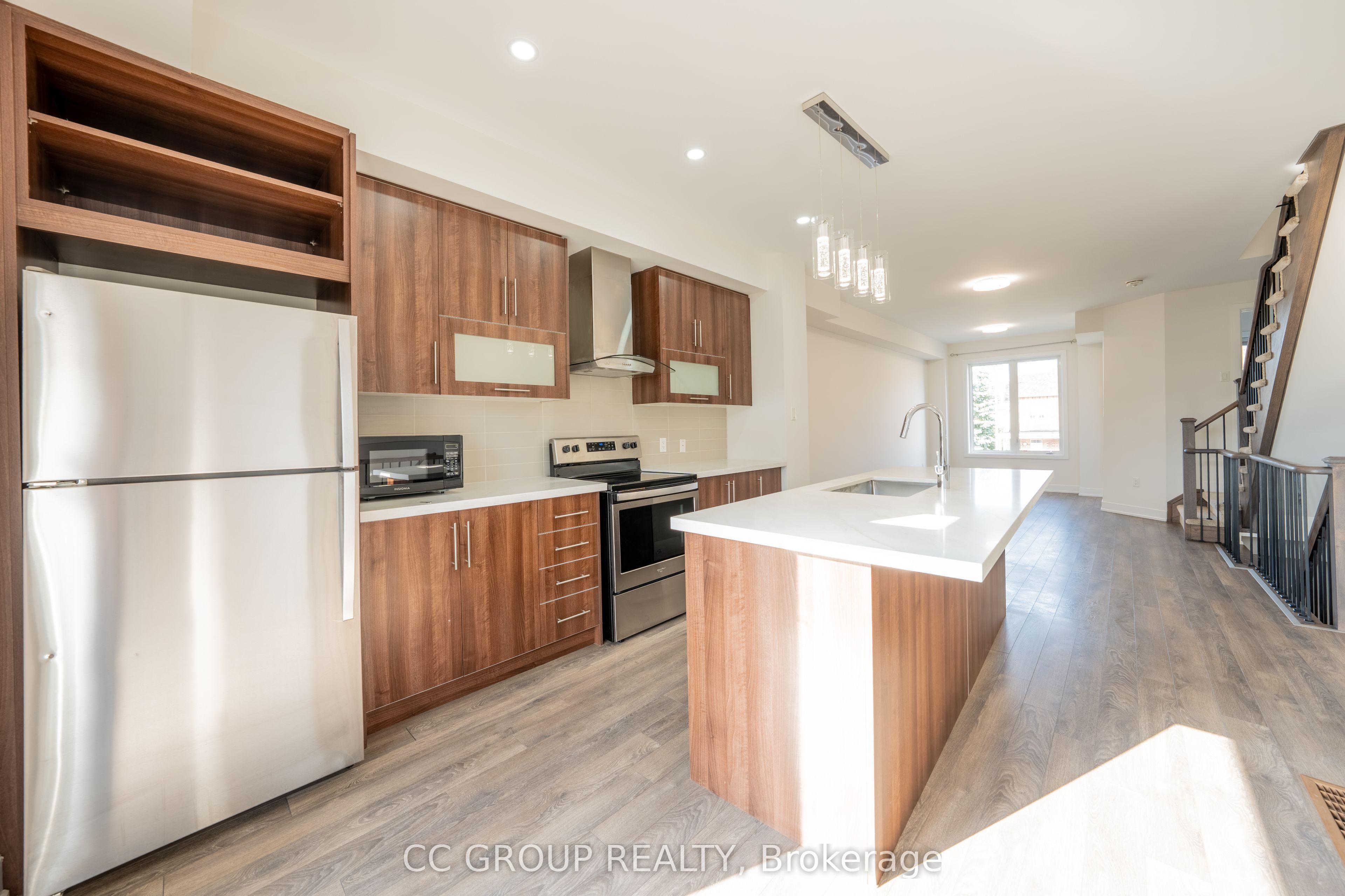 3 Donald Fleming Way, Whitby, ON L1R 0N8 photo 5