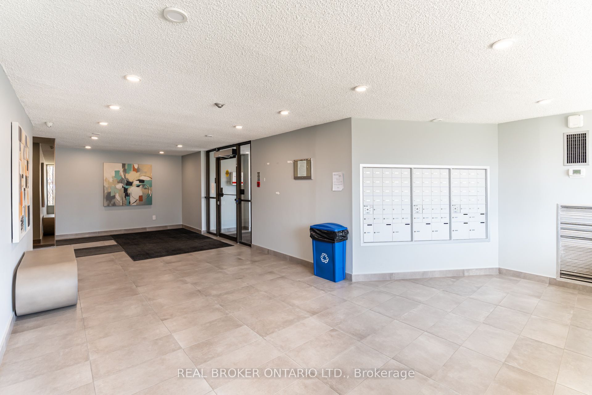 4060 Lawrence Avenue E 402, Toronto, ON M1E 4V4 photo 3