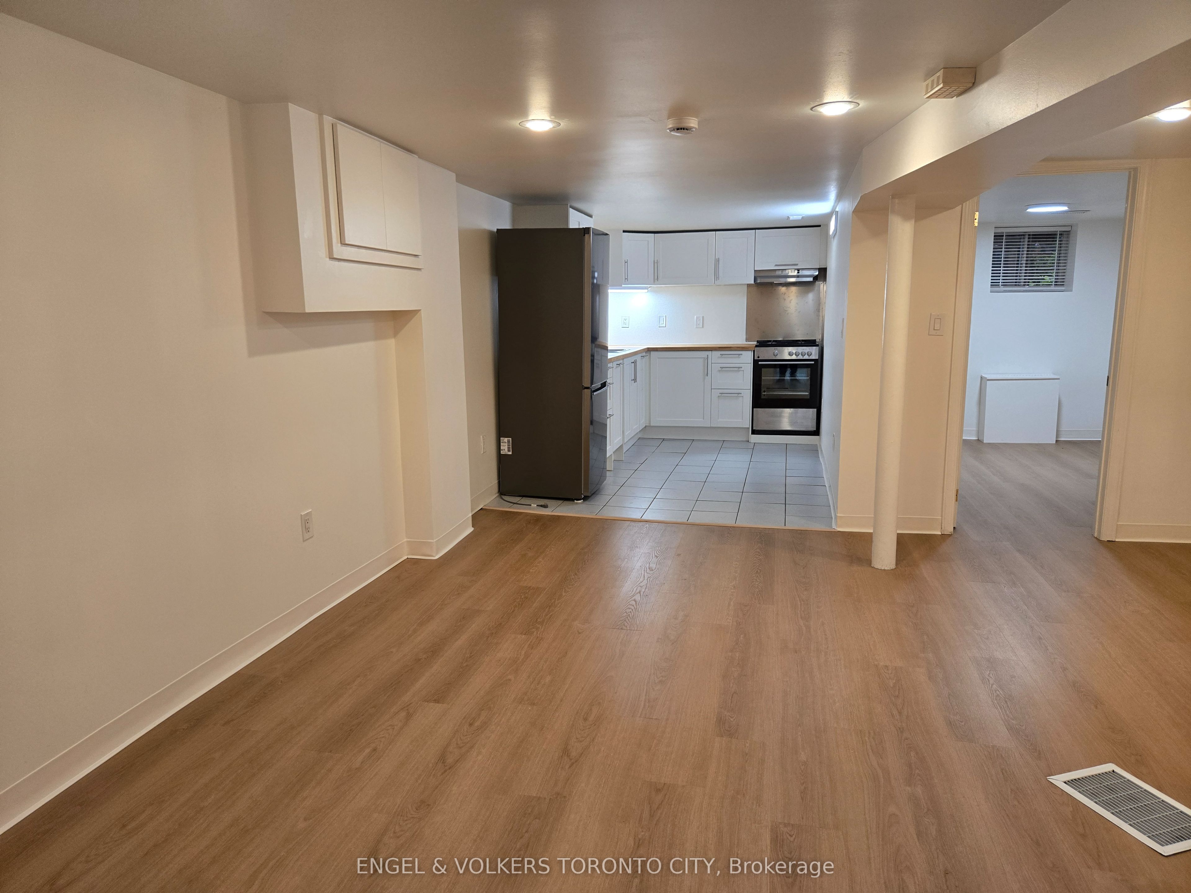 2012 Dundas Street E Basement, Toronto, ON M4L 1M9 photo 3