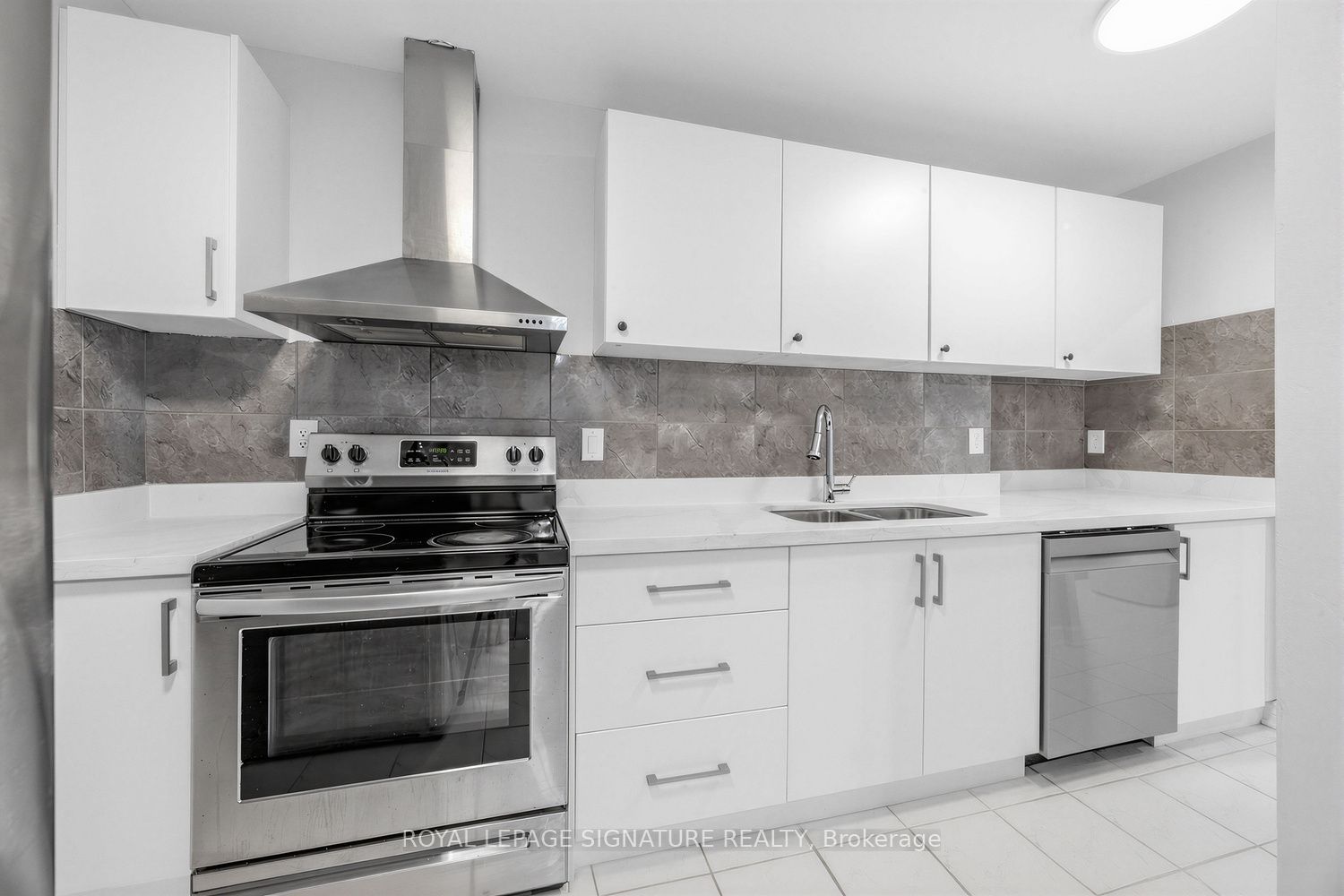 100 Mornelle Court 1097, Toronto, ON M1E 4X2