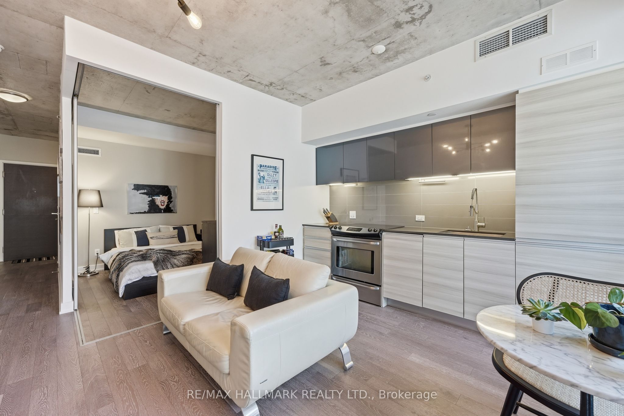 1190 Dundas Street E 323, Toronto, ON M4M 0C5