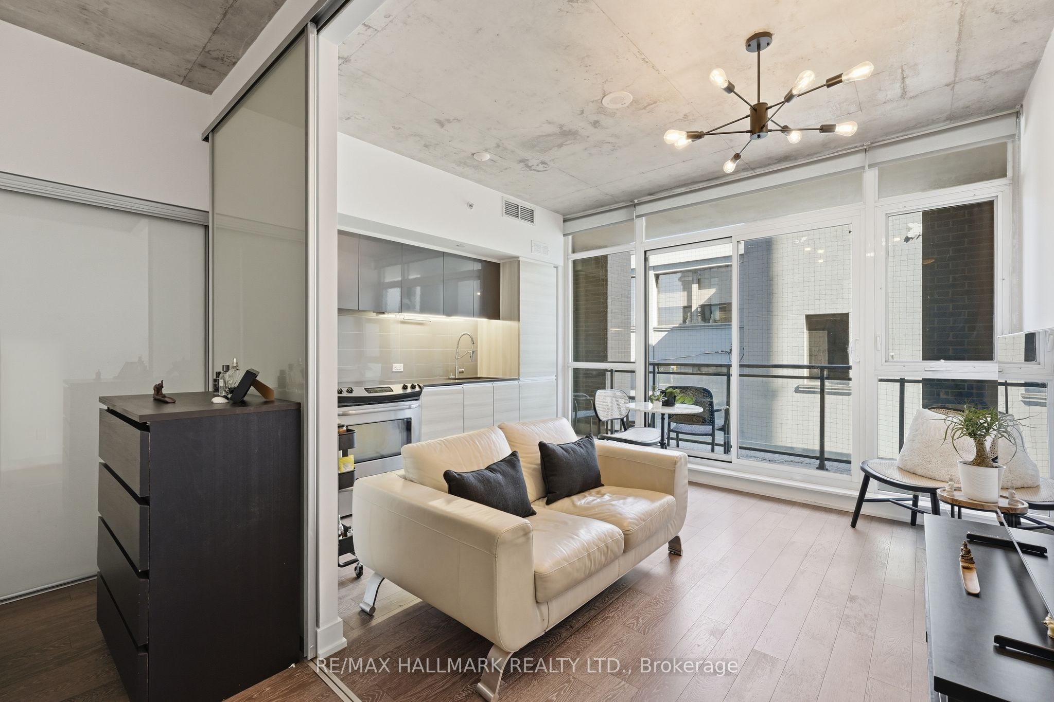 1190 Dundas Street E 323, Toronto, ON M4M 0C5 photo 2