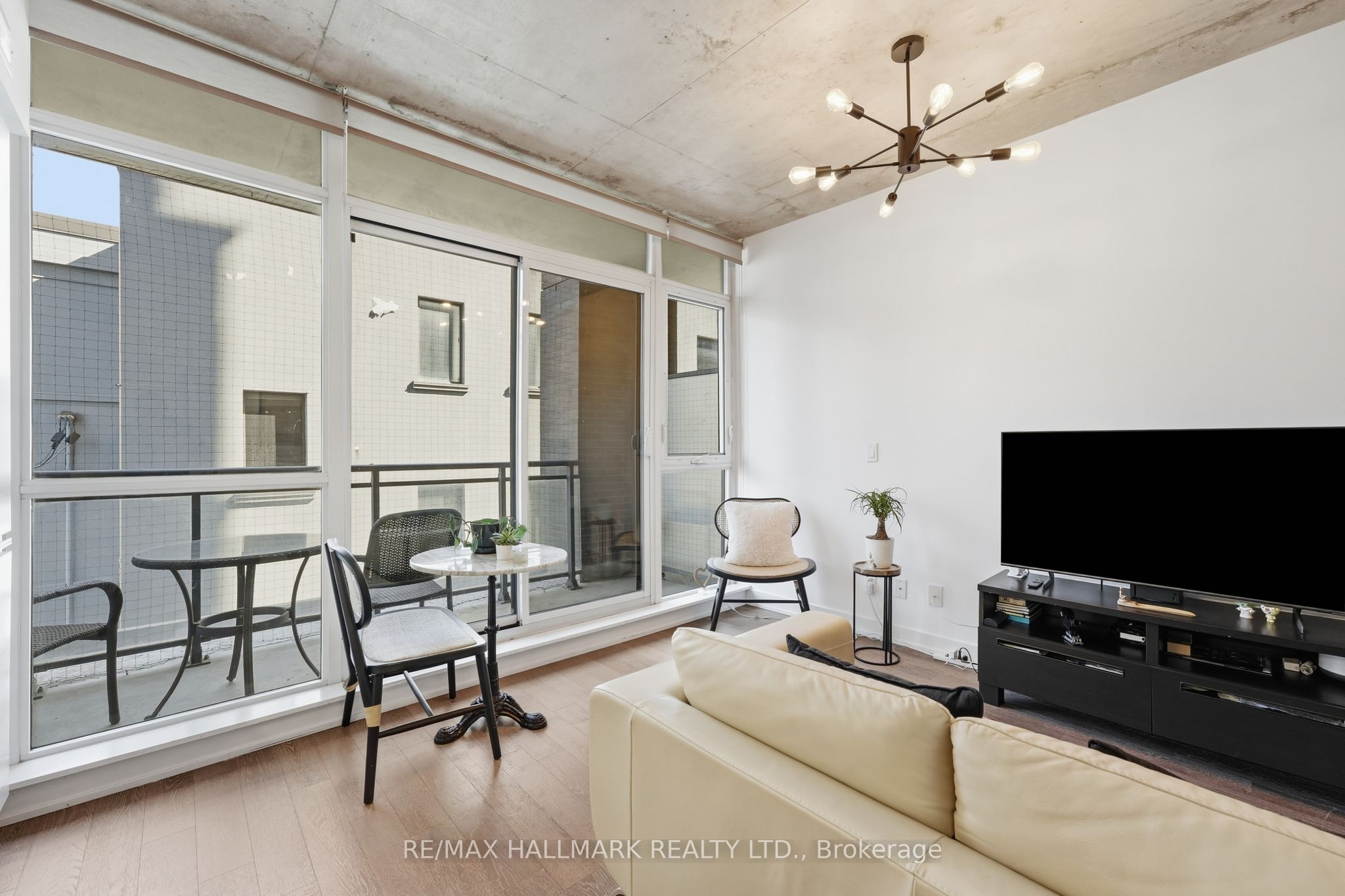 1190 Dundas Street E 323, Toronto, ON M4M 0C5 photo 3