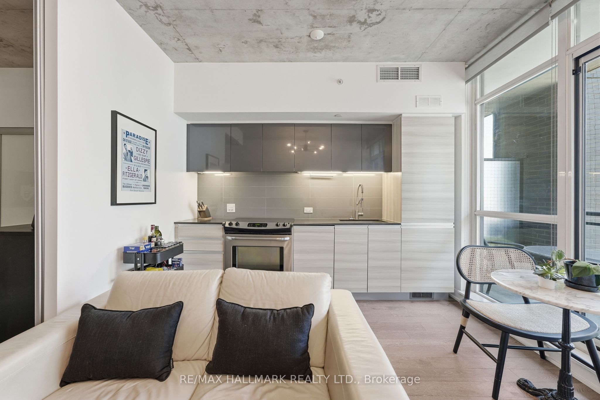 1190 Dundas Street E 323, Toronto, ON M4M 0C5 photo 4