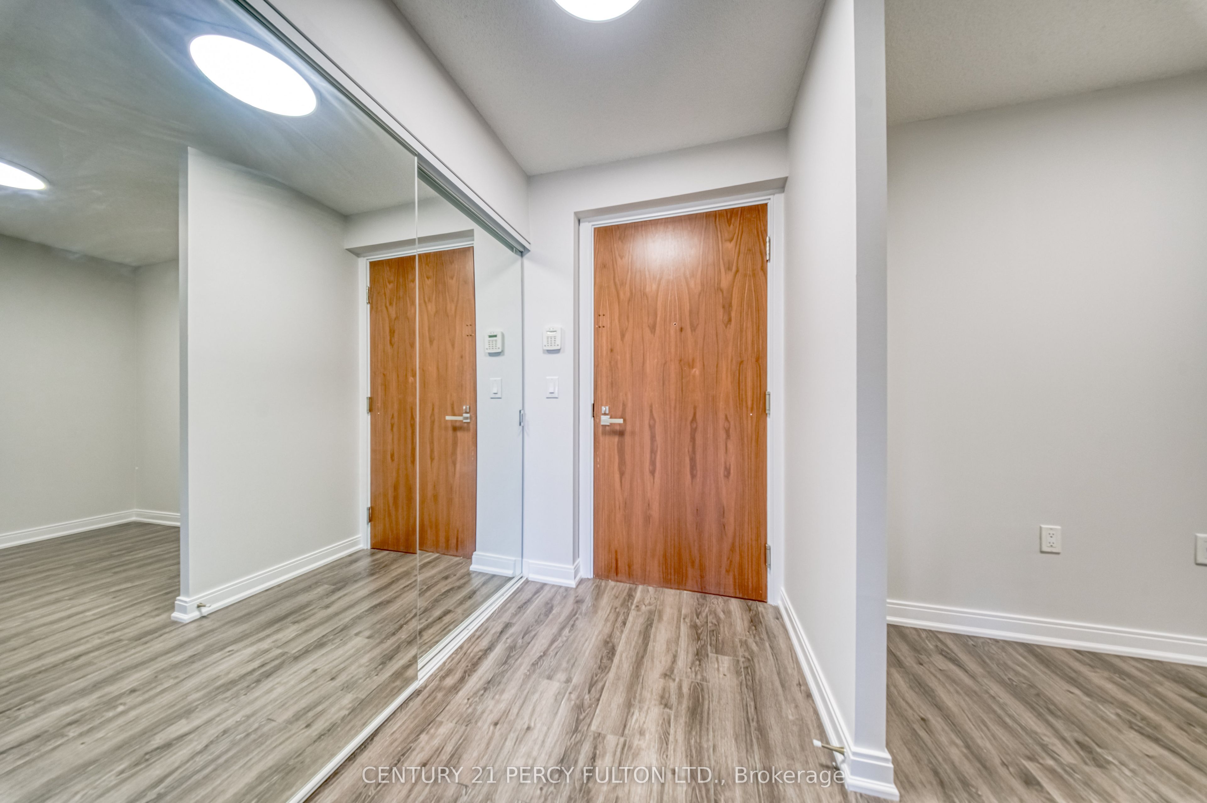 275 Village Green Square 420, Toronto, ON M1S 0L8 photo 5