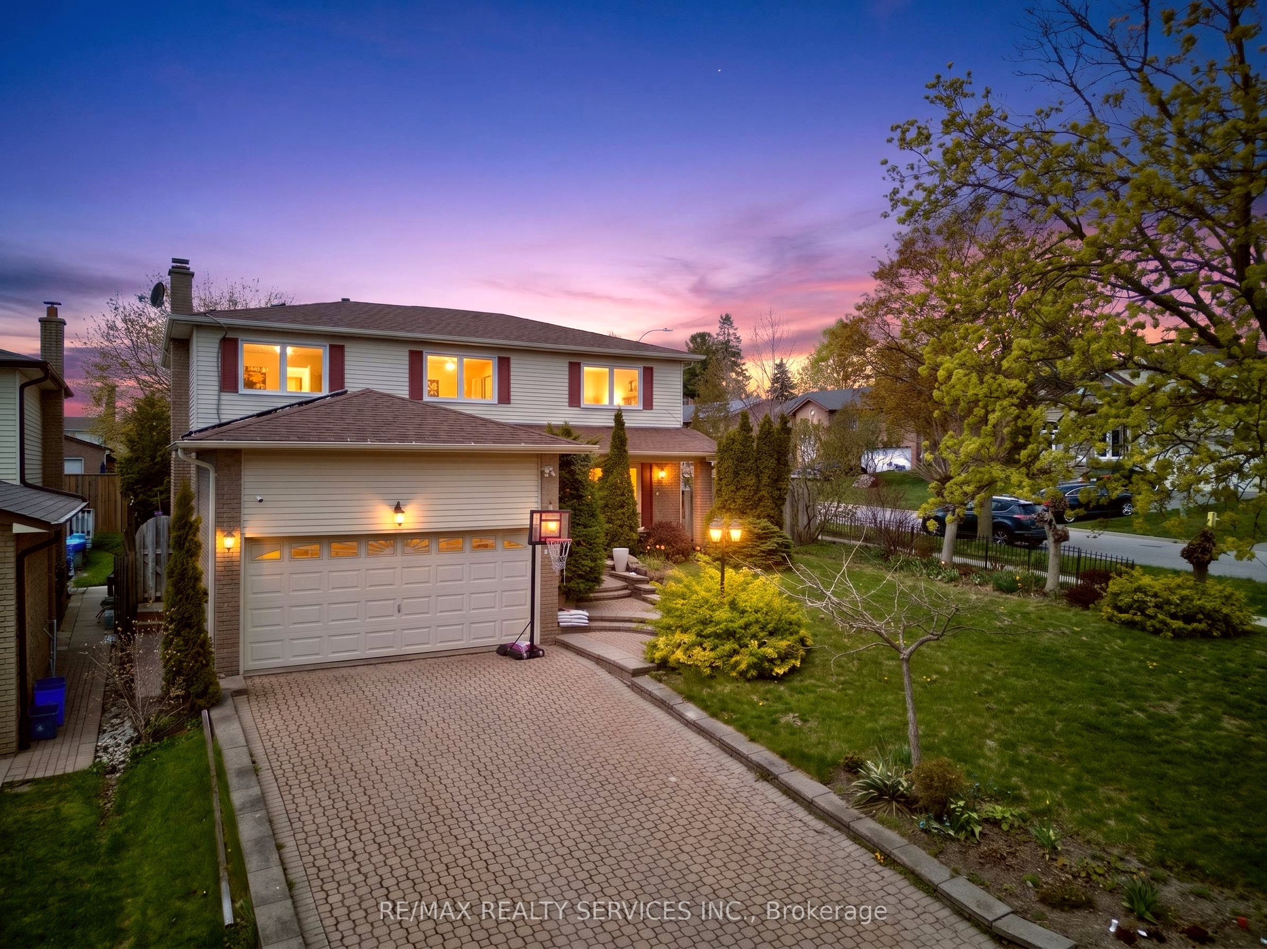 2 Dunbar Drive, Whitby, ON L1N 6R7 photo 2