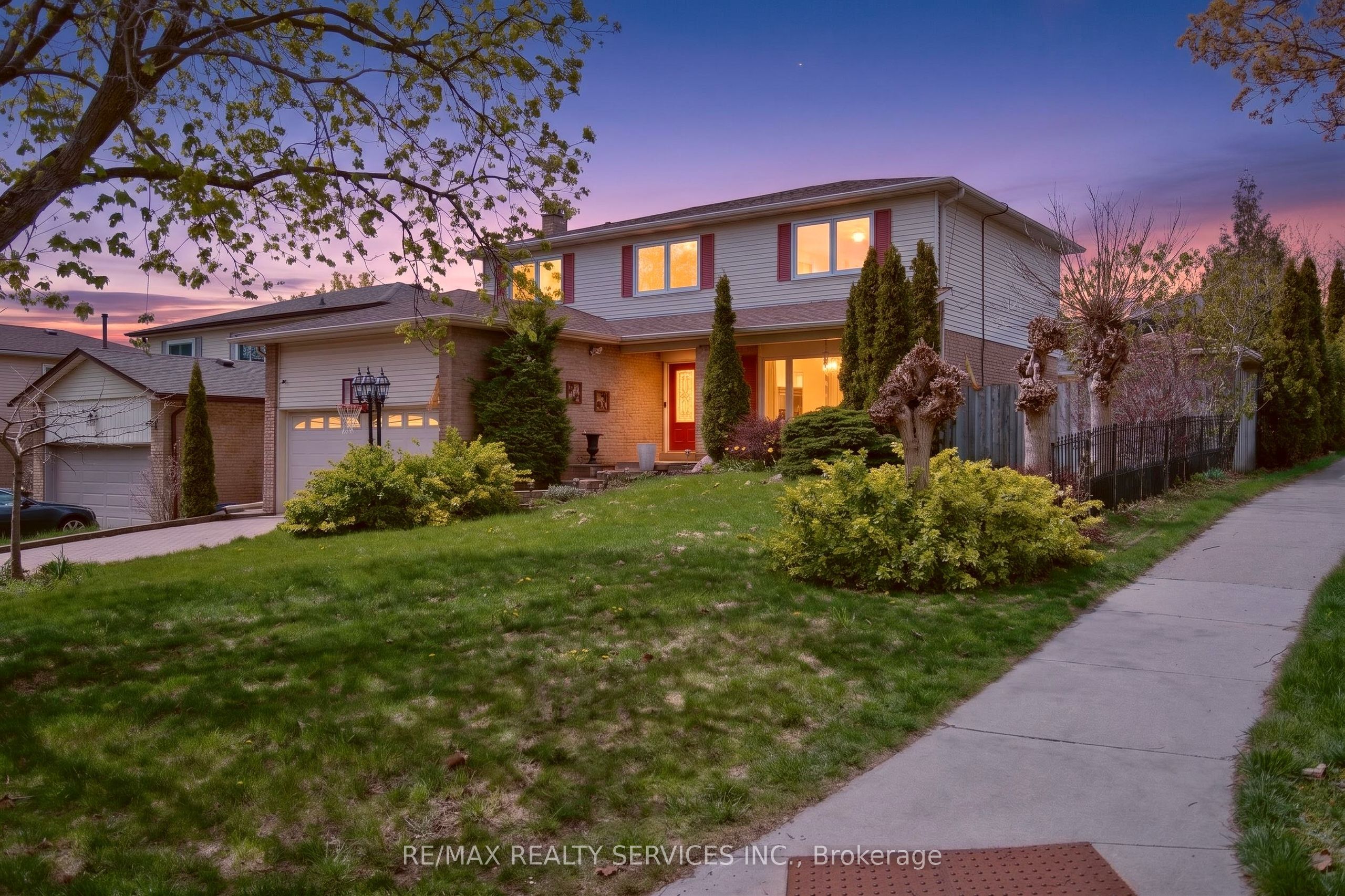 2 Dunbar Drive, Whitby, ON L1N 6R7 photo 3