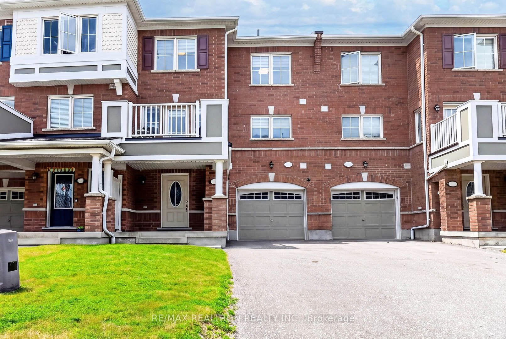 2483 Fall Harvest Crescent, Pickering, ON L1X 0G1 photo 2