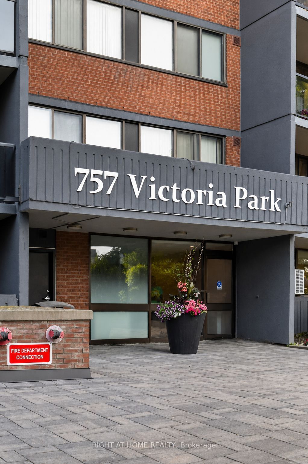 757 Victoria Park Avenue 1501, Toronto, ON M4C 5N8