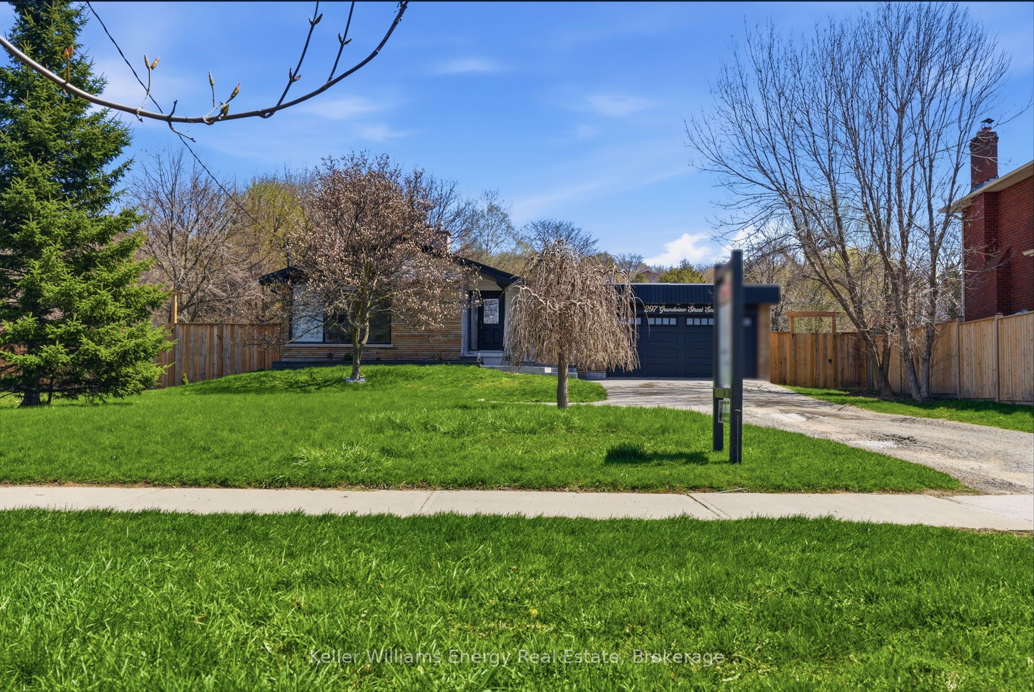297 Grandview Street S, Oshawa, ON L1H 7C6
