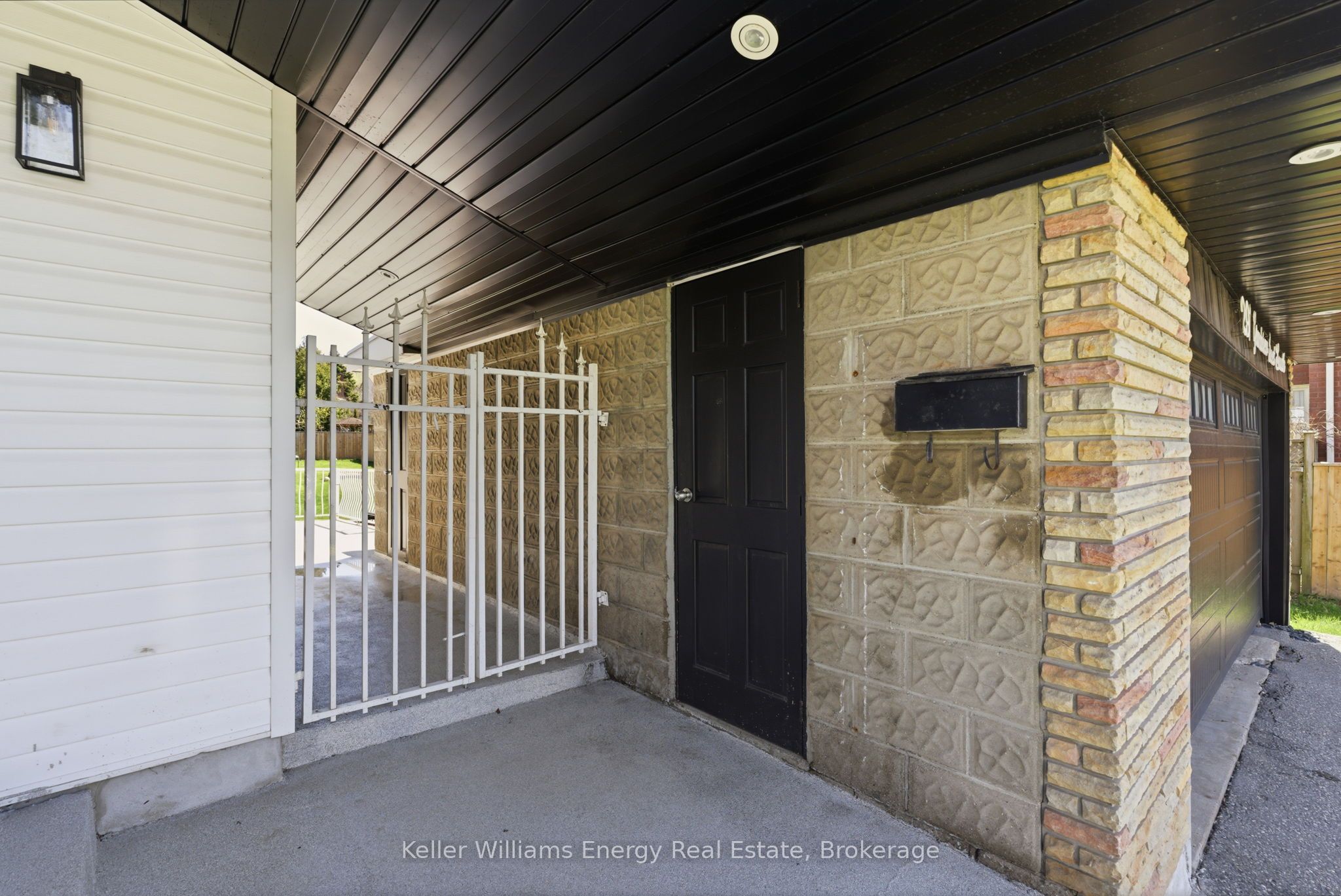 297 Grandview Street S, Oshawa, ON L1H 7C6 photo 4