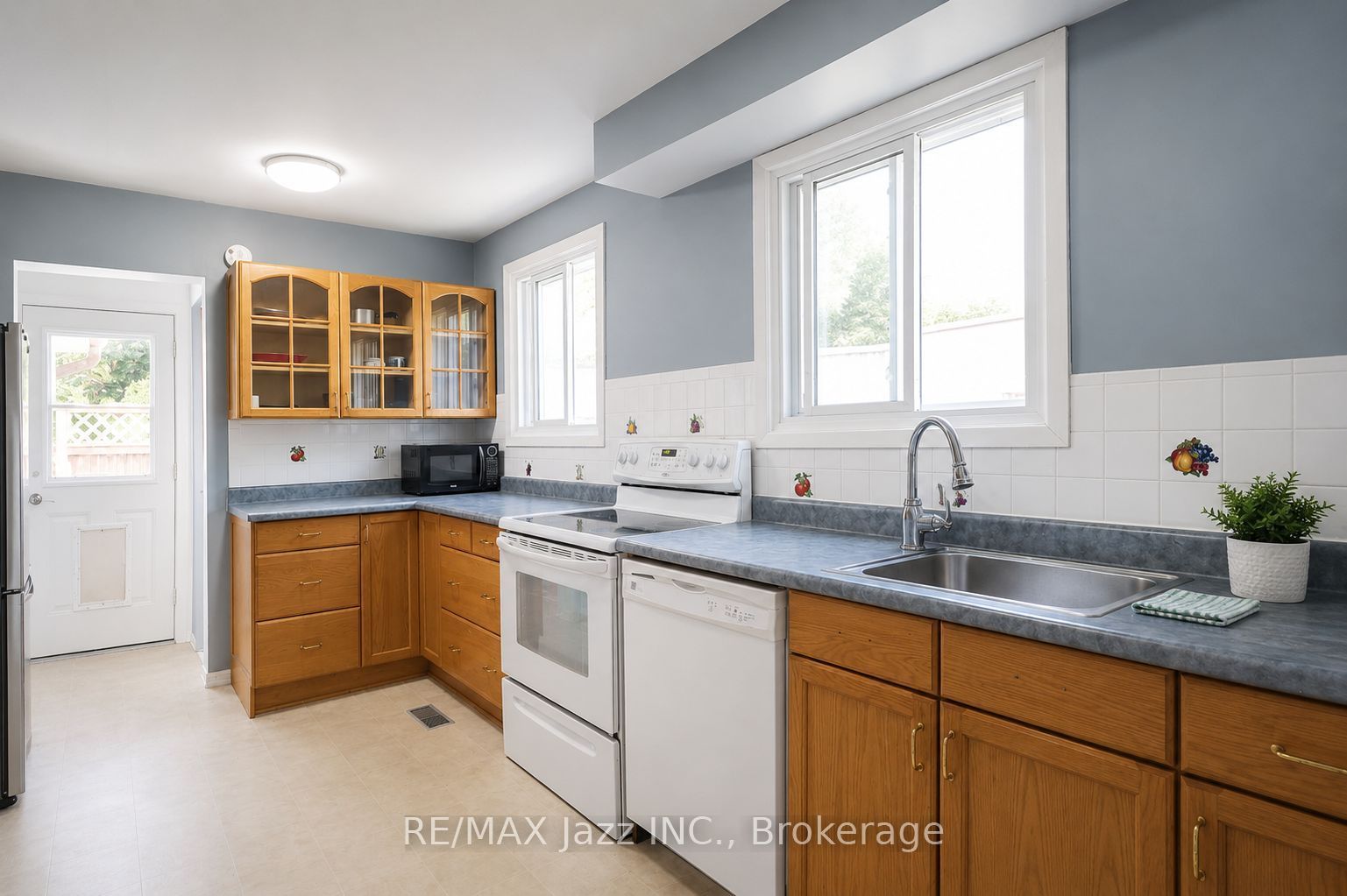 822 Modlin Road, Pickering, ON L1W 1V5 photo 2