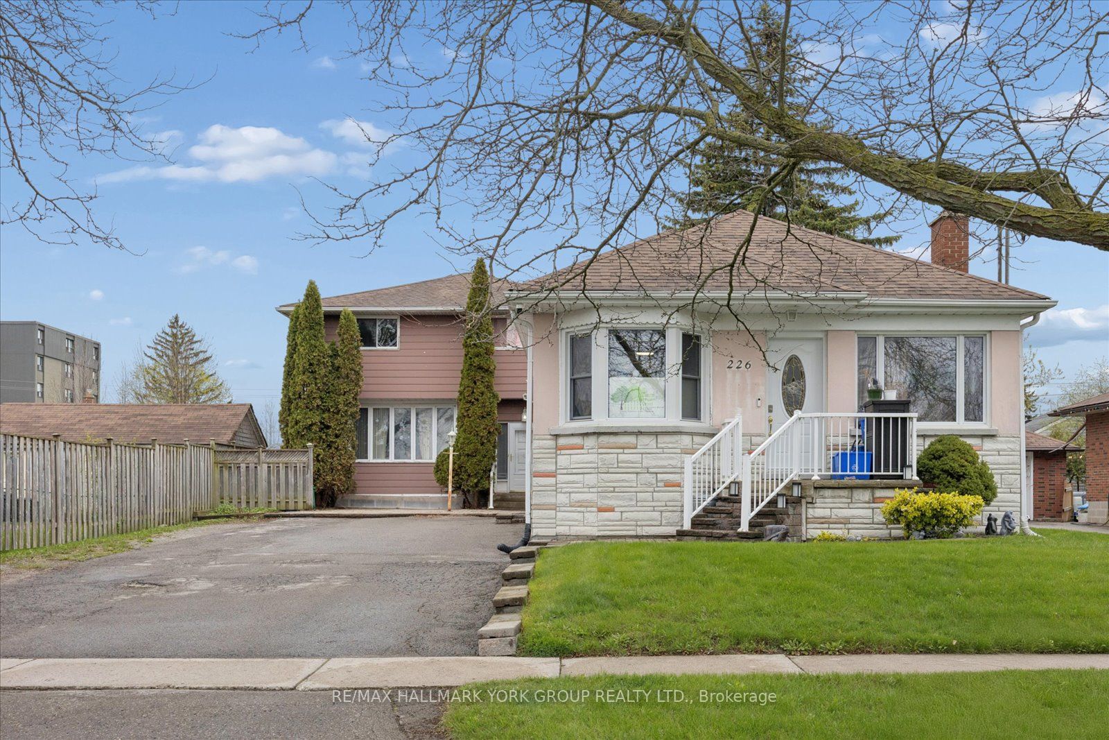 226 Cromwell Avenue, Oshawa, ON L1J 4T8