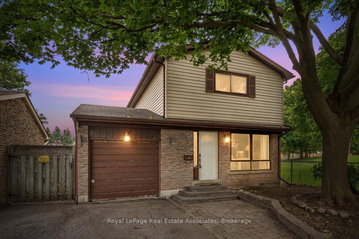 19 Harrison Court, Whitby, ON L1N 6E2