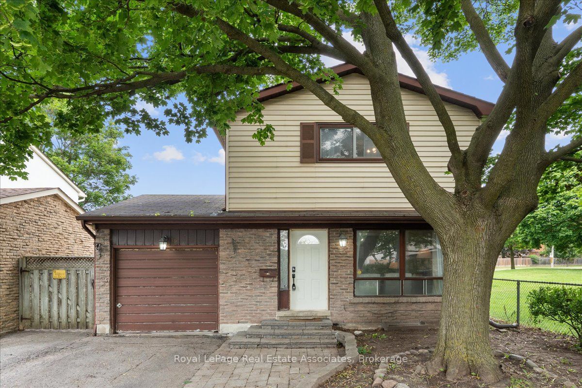 19 Harrison Court, Whitby, ON L1N 6E2 photo 2