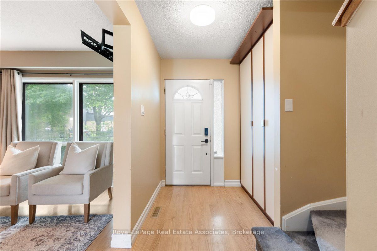 19 Harrison Court, Whitby, ON L1N 6E2 photo 4