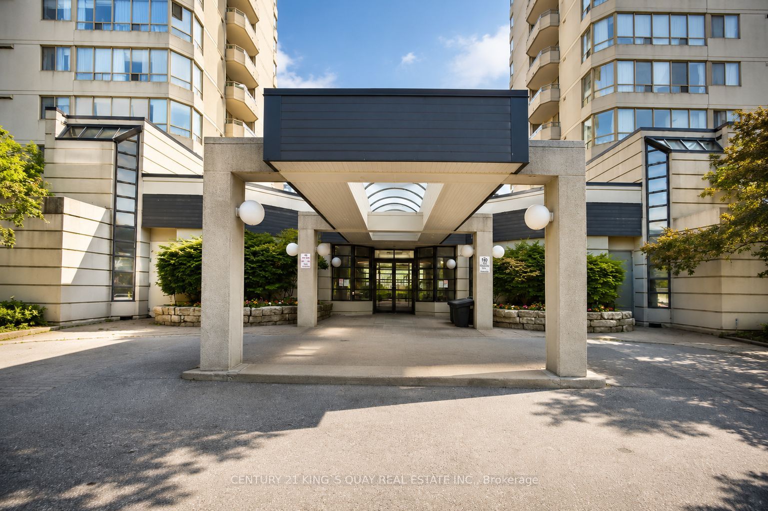 160 Alton Towers Circle 501, Toronto, ON M1V 4X8 photo 2