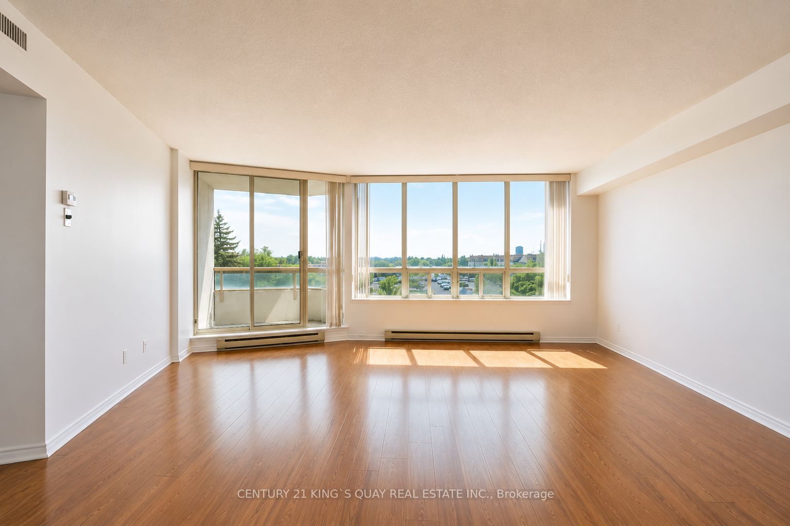 160 Alton Towers Circle 501, Toronto, ON M1V 4X8 photo 3
