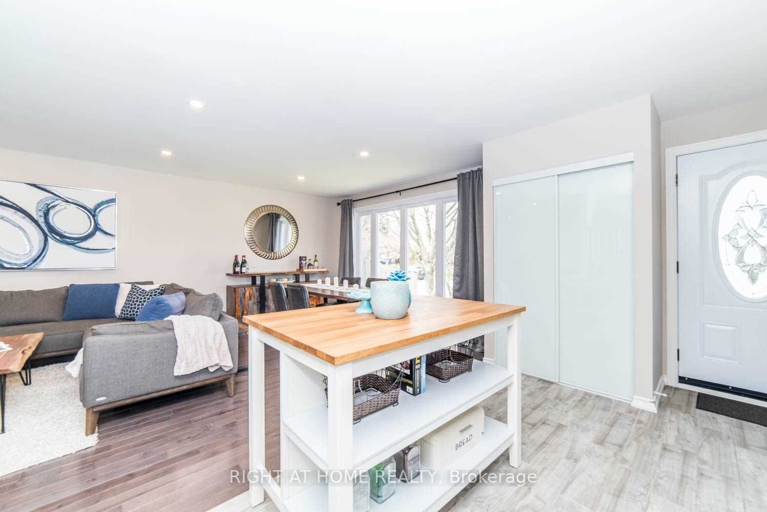 823 Sanok Drive Main, Pickering, ON L1W 2R1 photo 4
