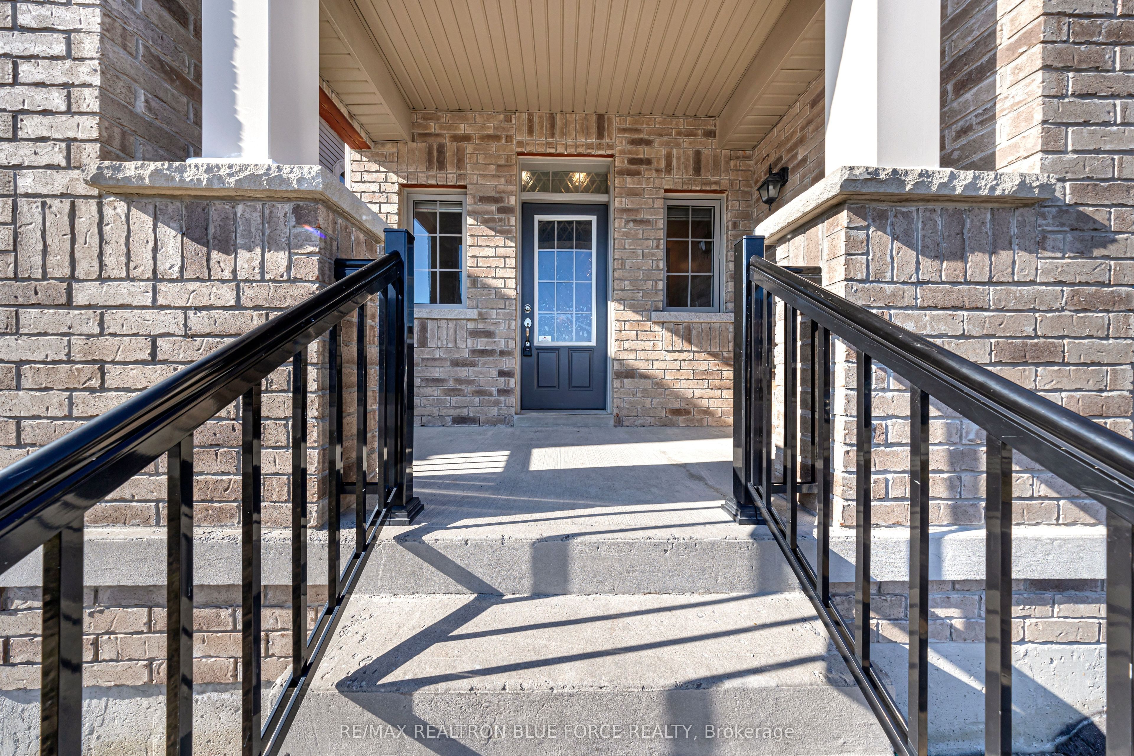 1231 Graham Clapp Avenue, Oshawa, ON L1H 8L7 photo 3
